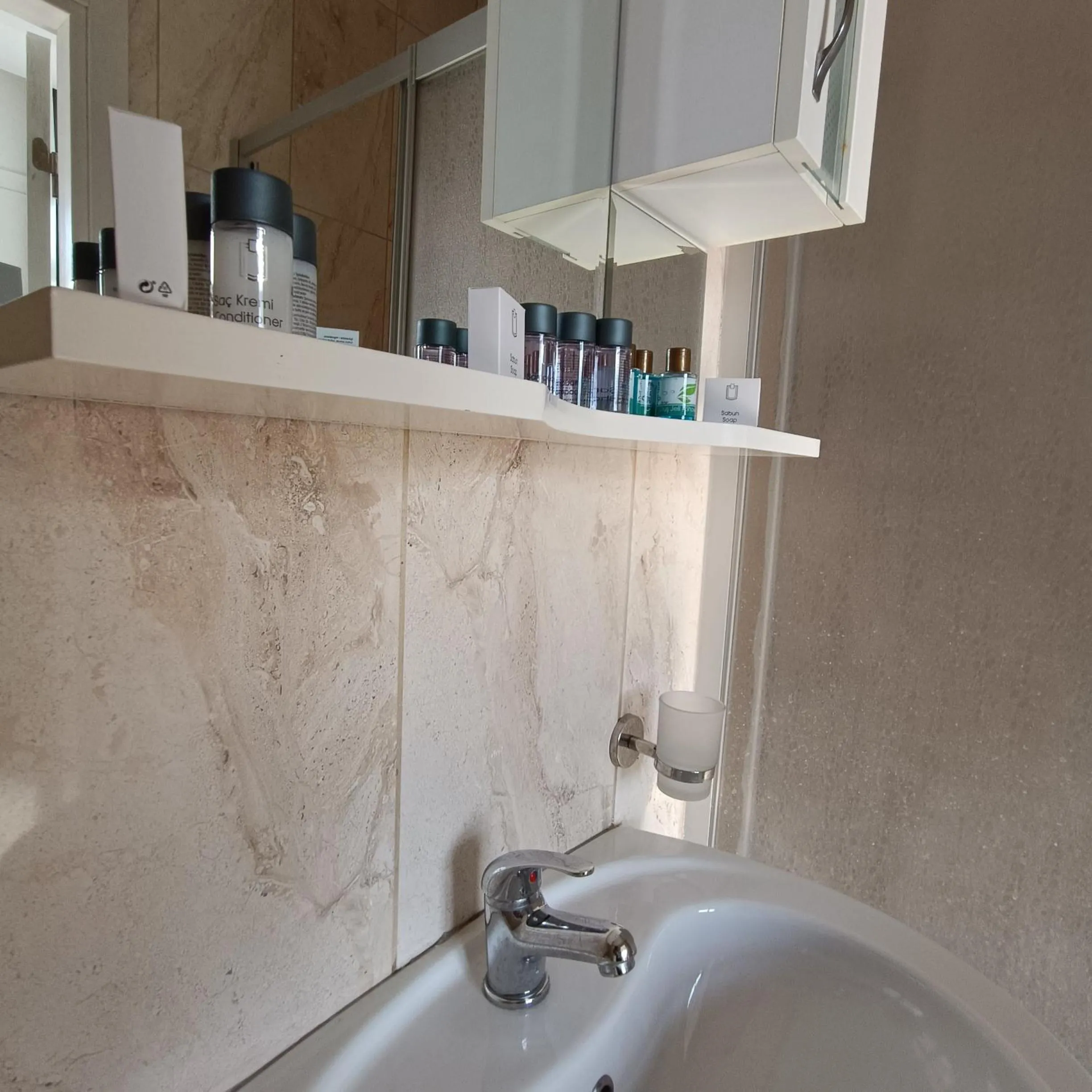 Bathroom in Efzen hotel