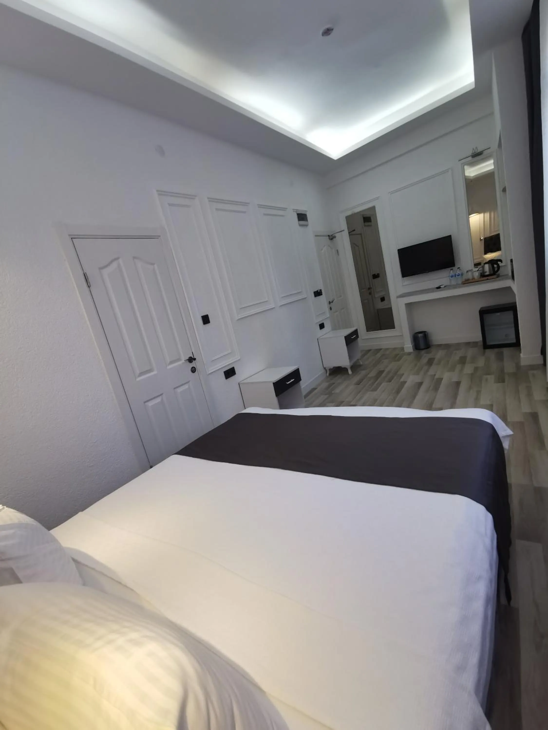 Photo of the whole room, Bed in Efzen hotel