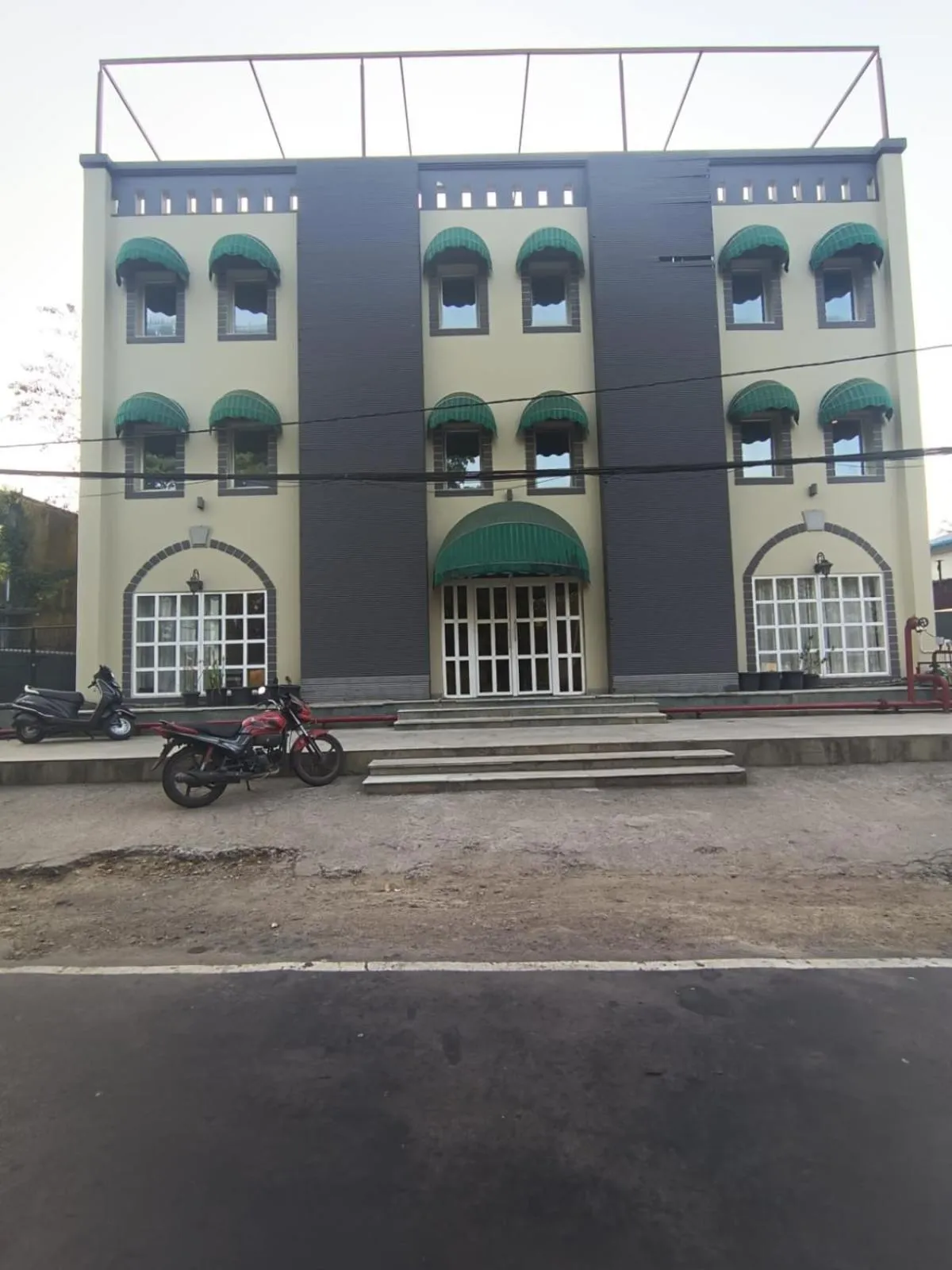 Property building in Diviyum Manor