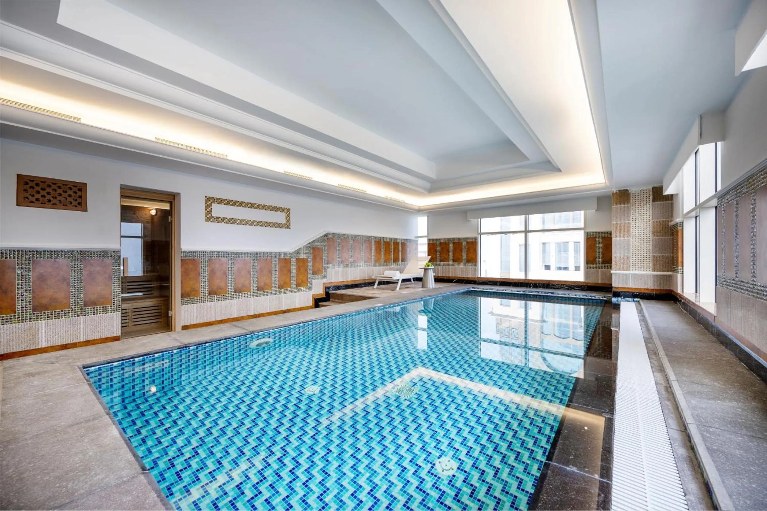 Swimming pool in Dusit Hotel & Suites - Doha