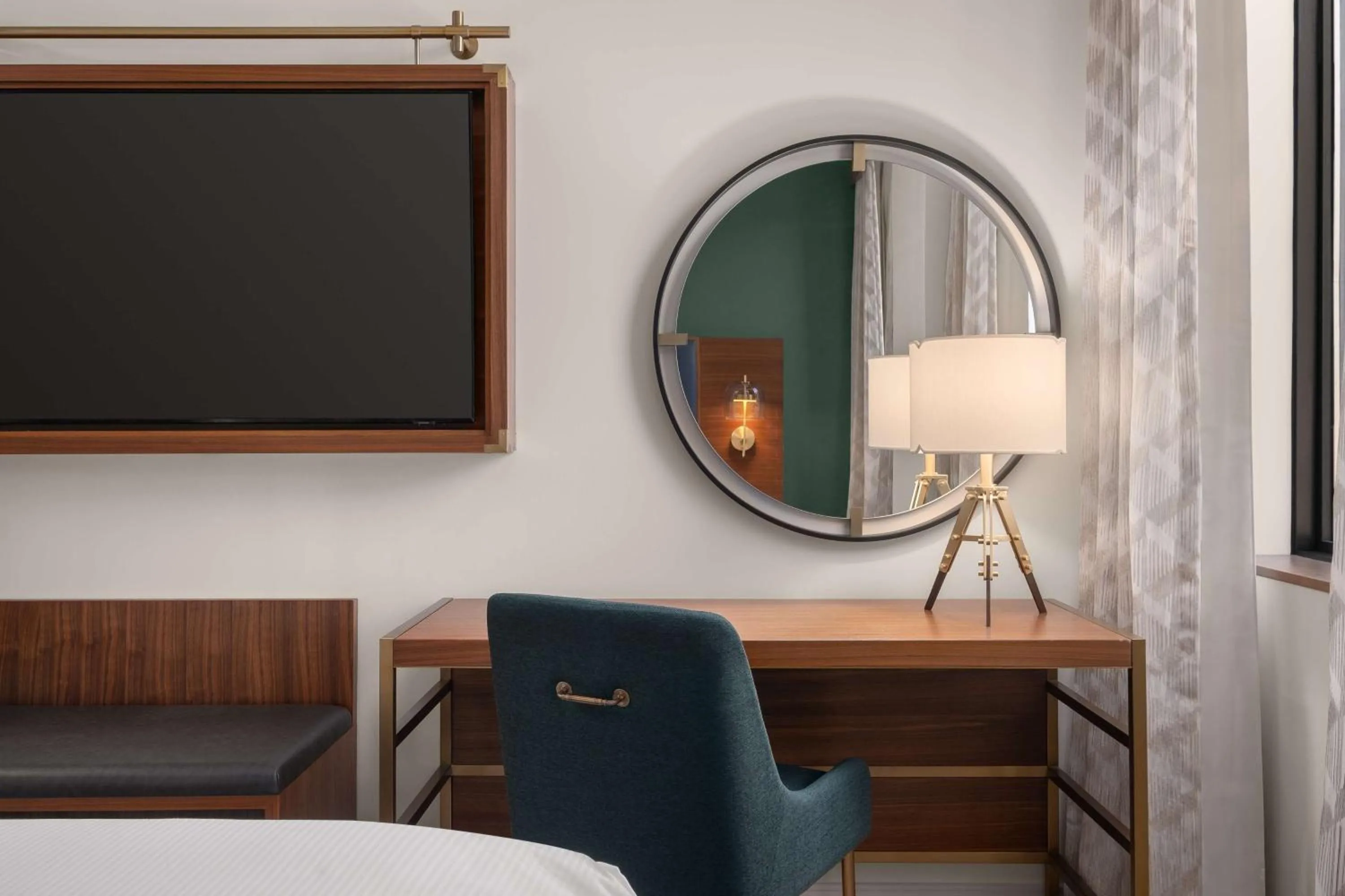 TV and multimedia in Hotel Ardent Dayton Downtown, Tapestry Collection By Hilton