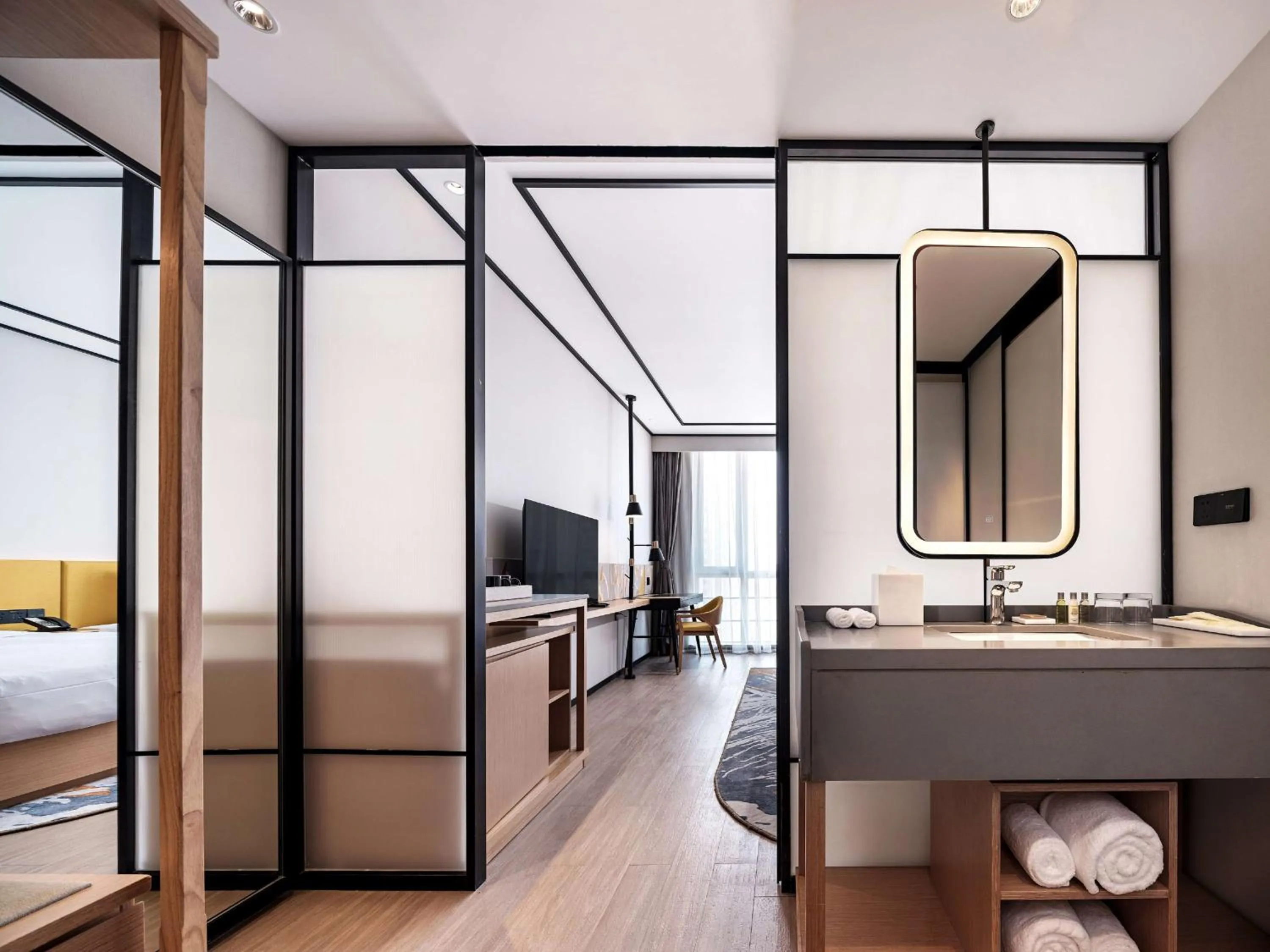 Bathroom, Bed in Hilton Garden Inn Hefei Binhu New District