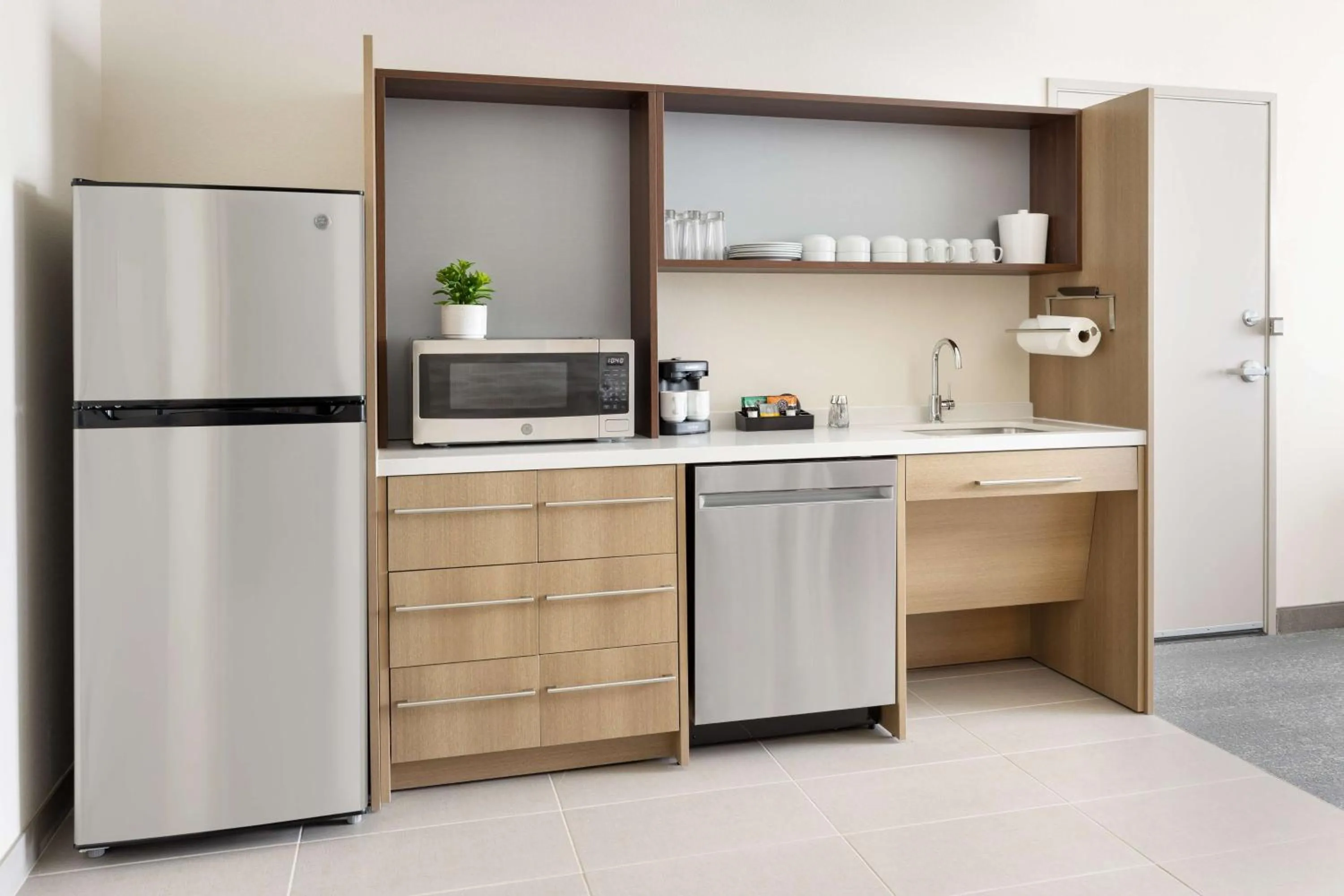 Kitchen or kitchenette in Home2 Suites By Hilton North Scottsdale Near Mayo Clinic