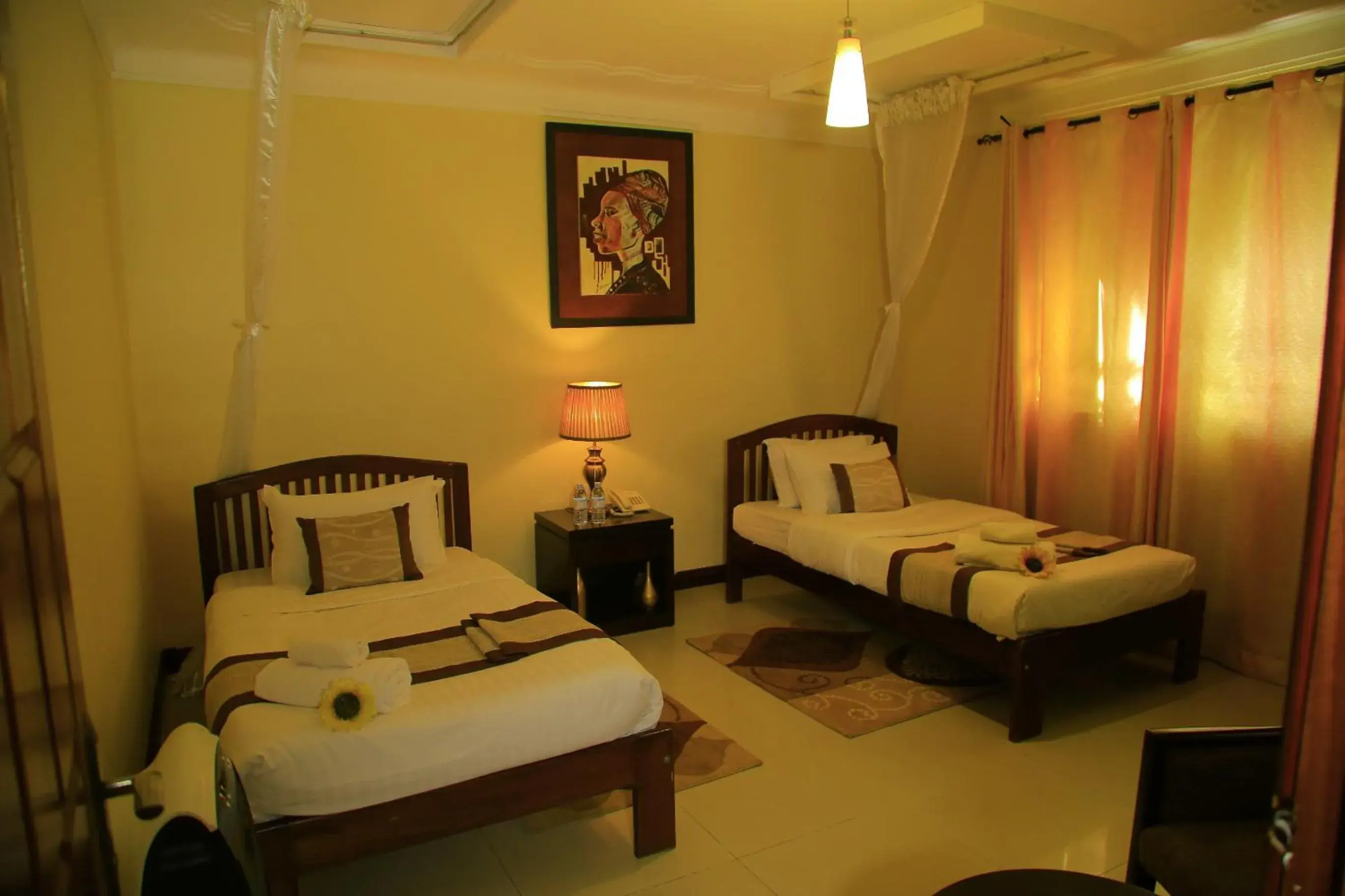 Twin Room in Royal Victoria House Ltd Twin Room in Royal Victoria House Ltd