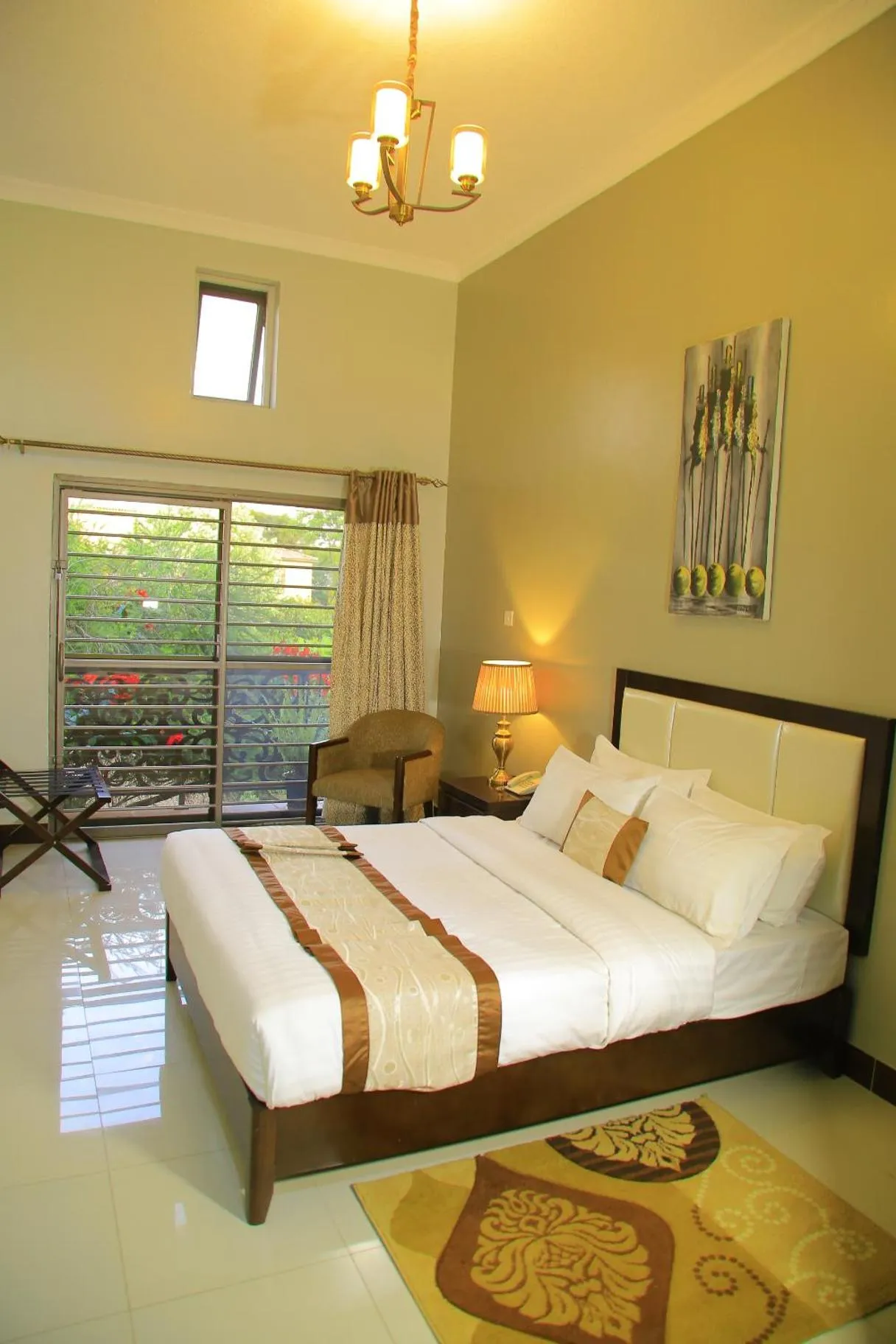 Balcony/Terrace, Bed in Royal Victoria House Ltd