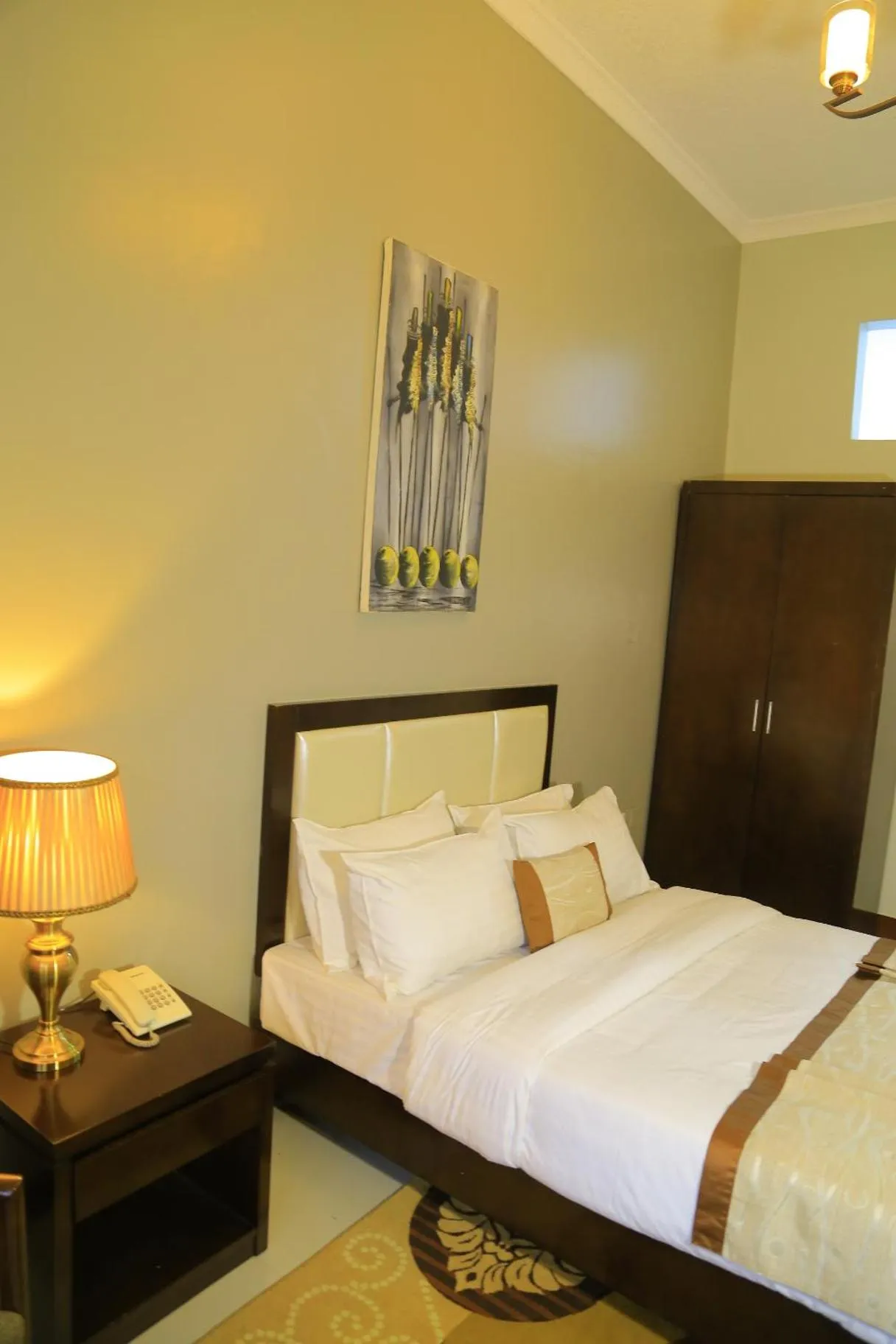 wardrobe, Bed in Royal Victoria House Ltd