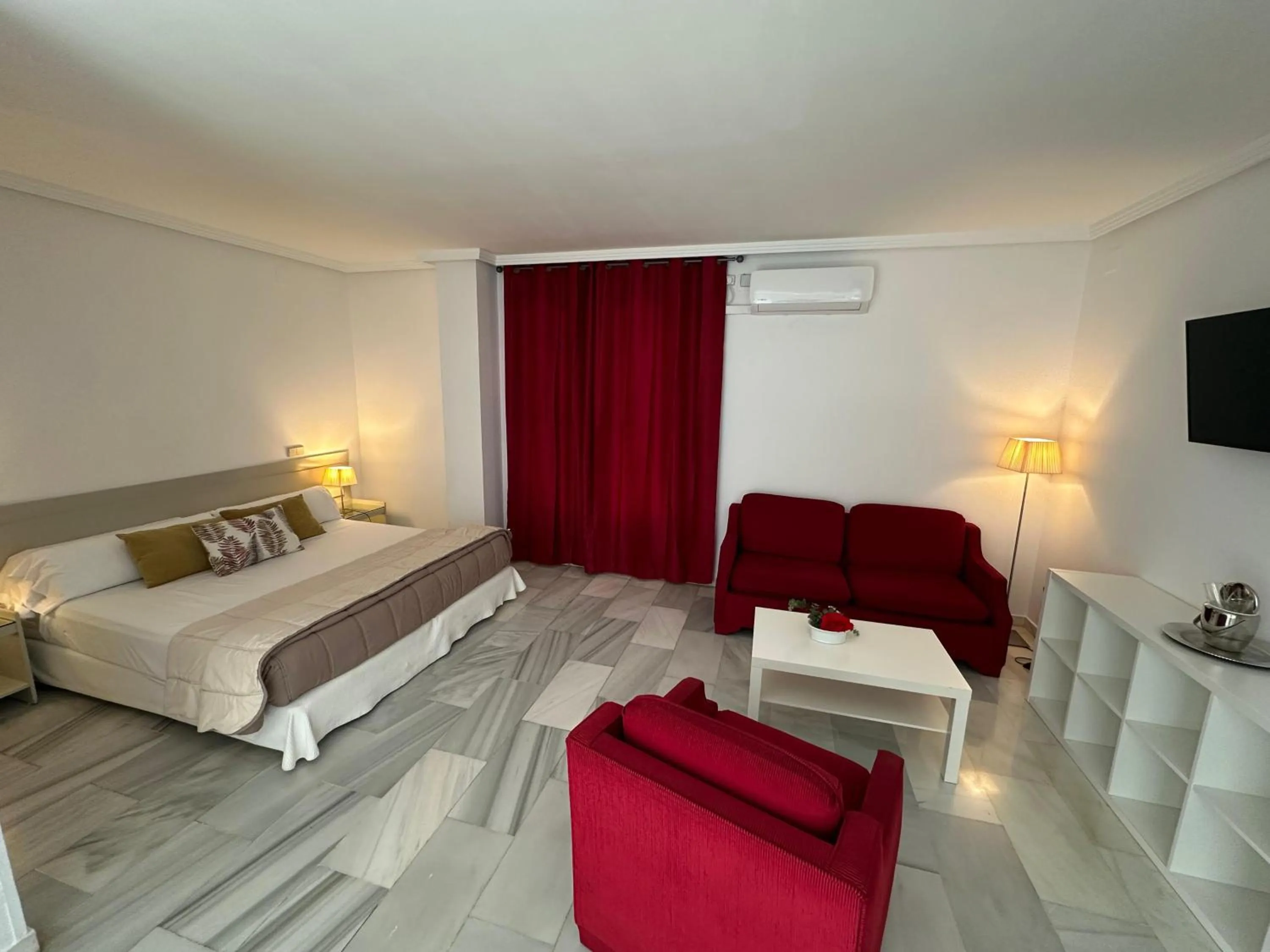 Bedroom, Bed in Hospedium Hotel Apartamentos Simón Verde