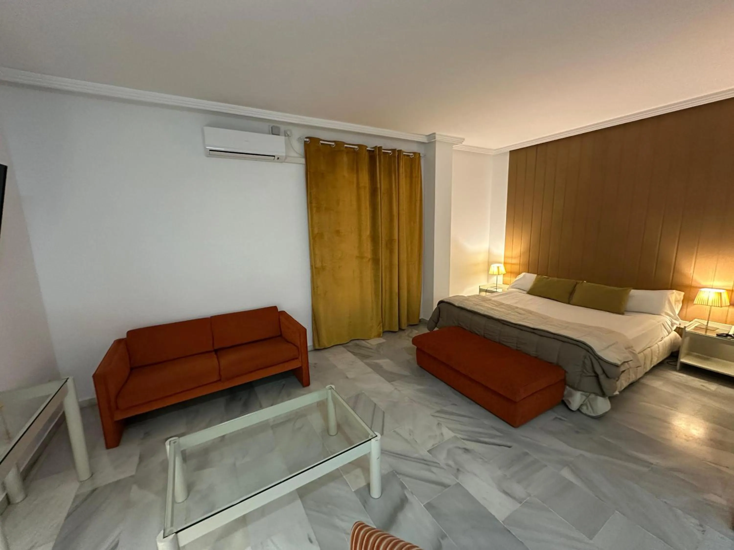 Photo of the whole room, Bed in Hospedium Hotel Apartamentos Simón Verde