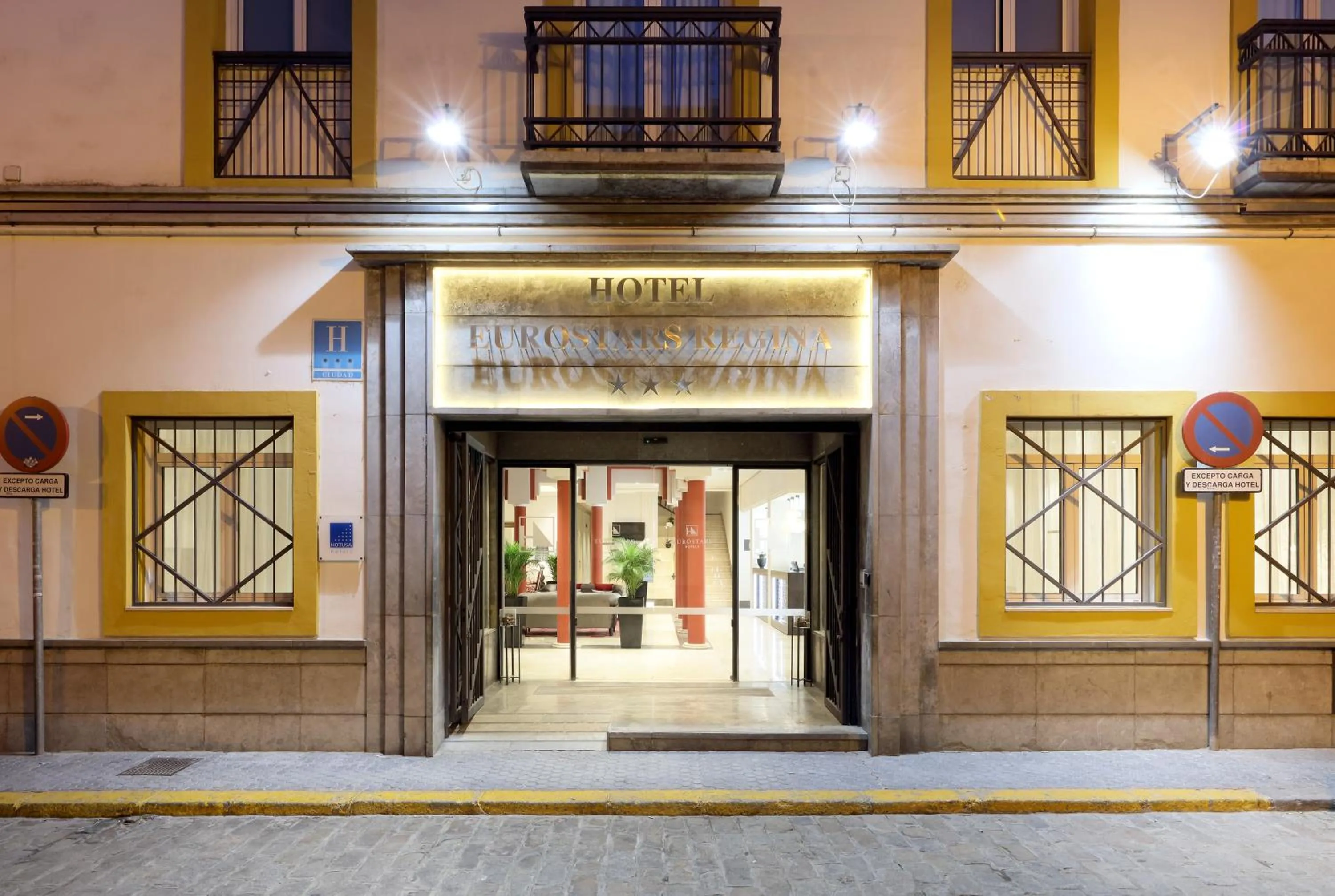 Facade/entrance in Eurostars Regina