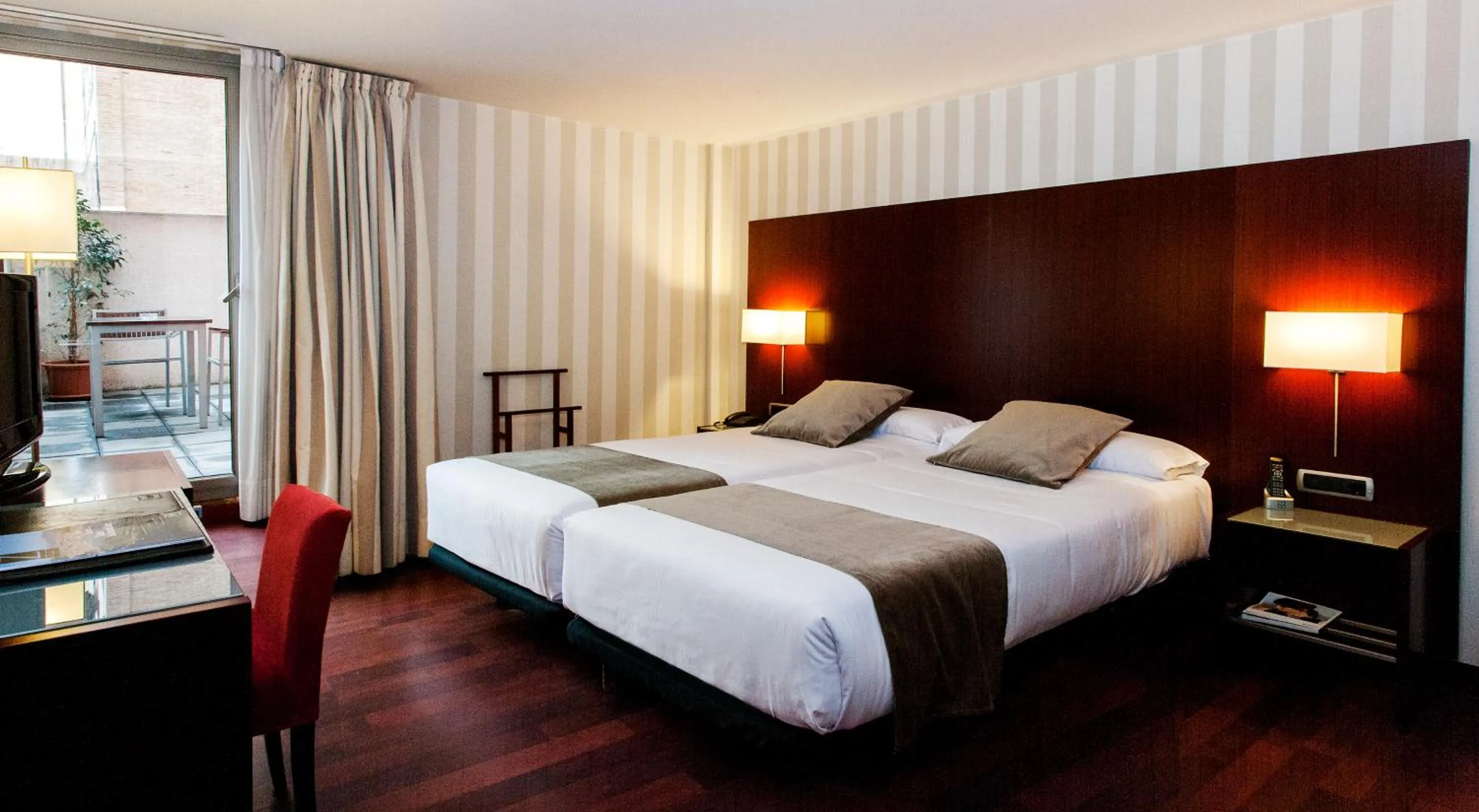 Photo of the whole room, Bed in Zenit Barcelona