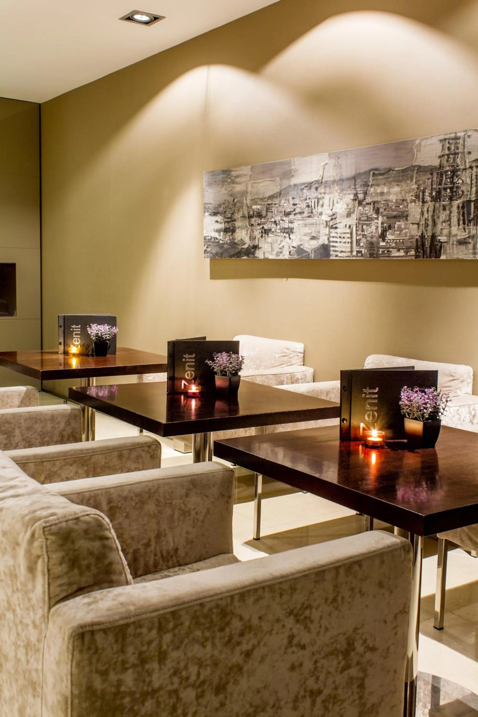 Communal lounge/ TV room in Zenit Barcelona