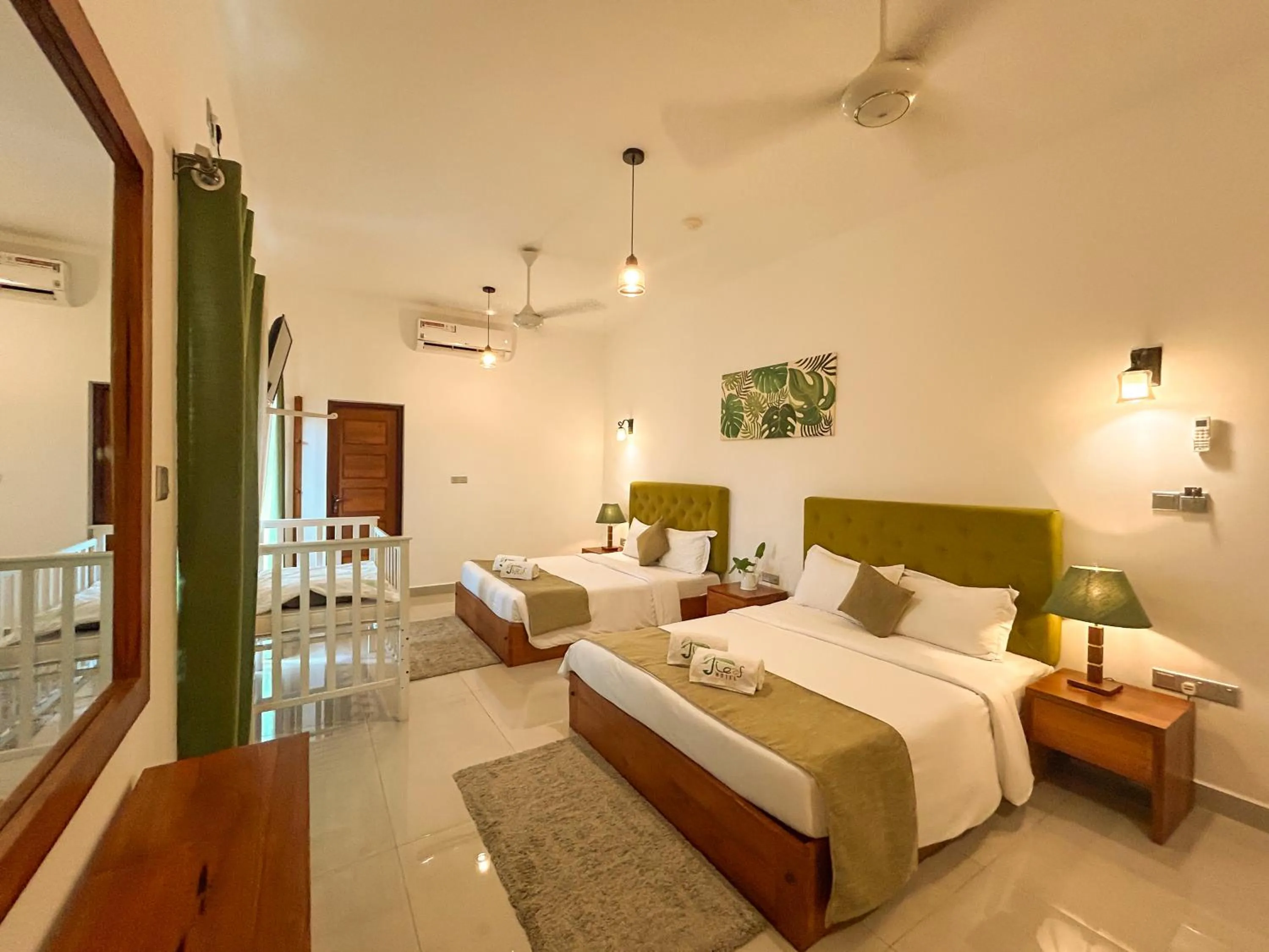 Photo of the whole room, Bed in J leaf Hotel by Blue Bird