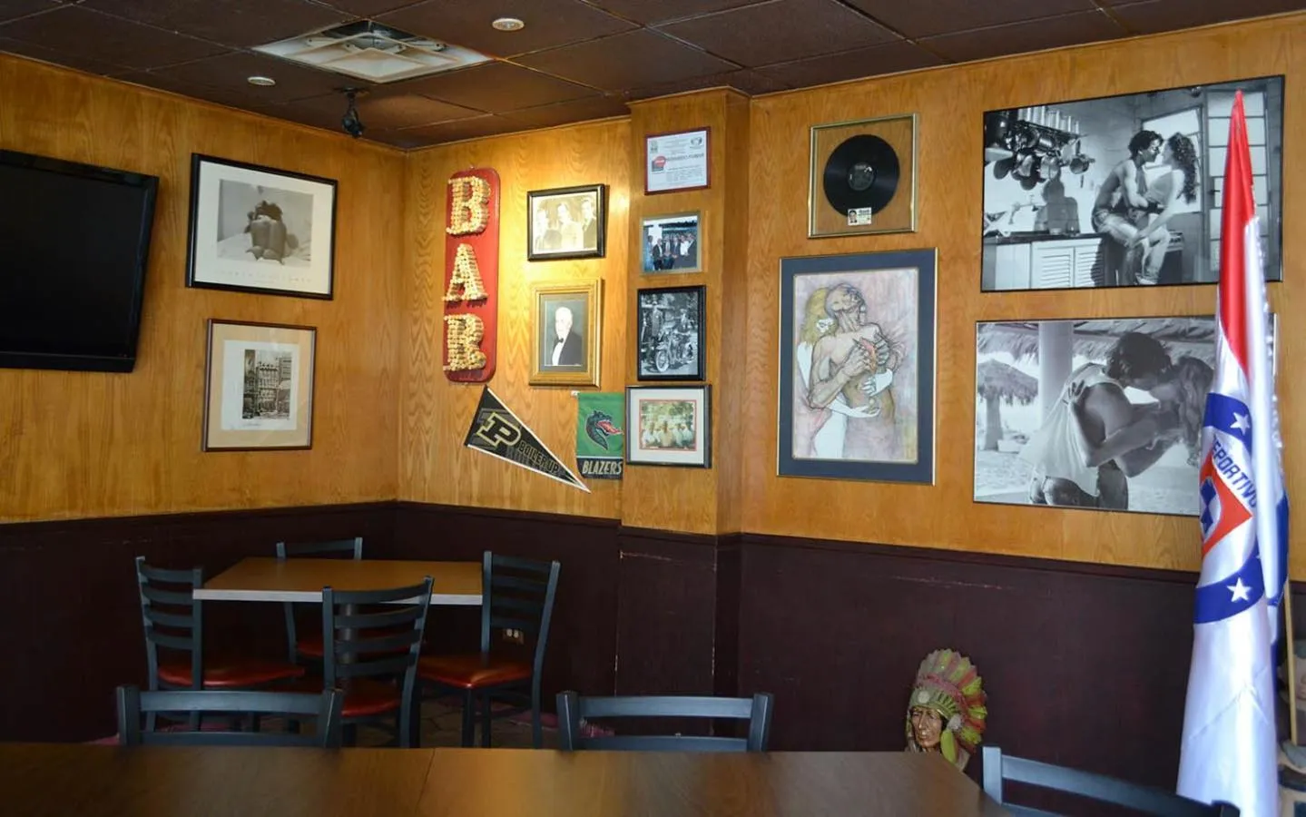 Restaurant/places to eat in HOTEL MARIPINA