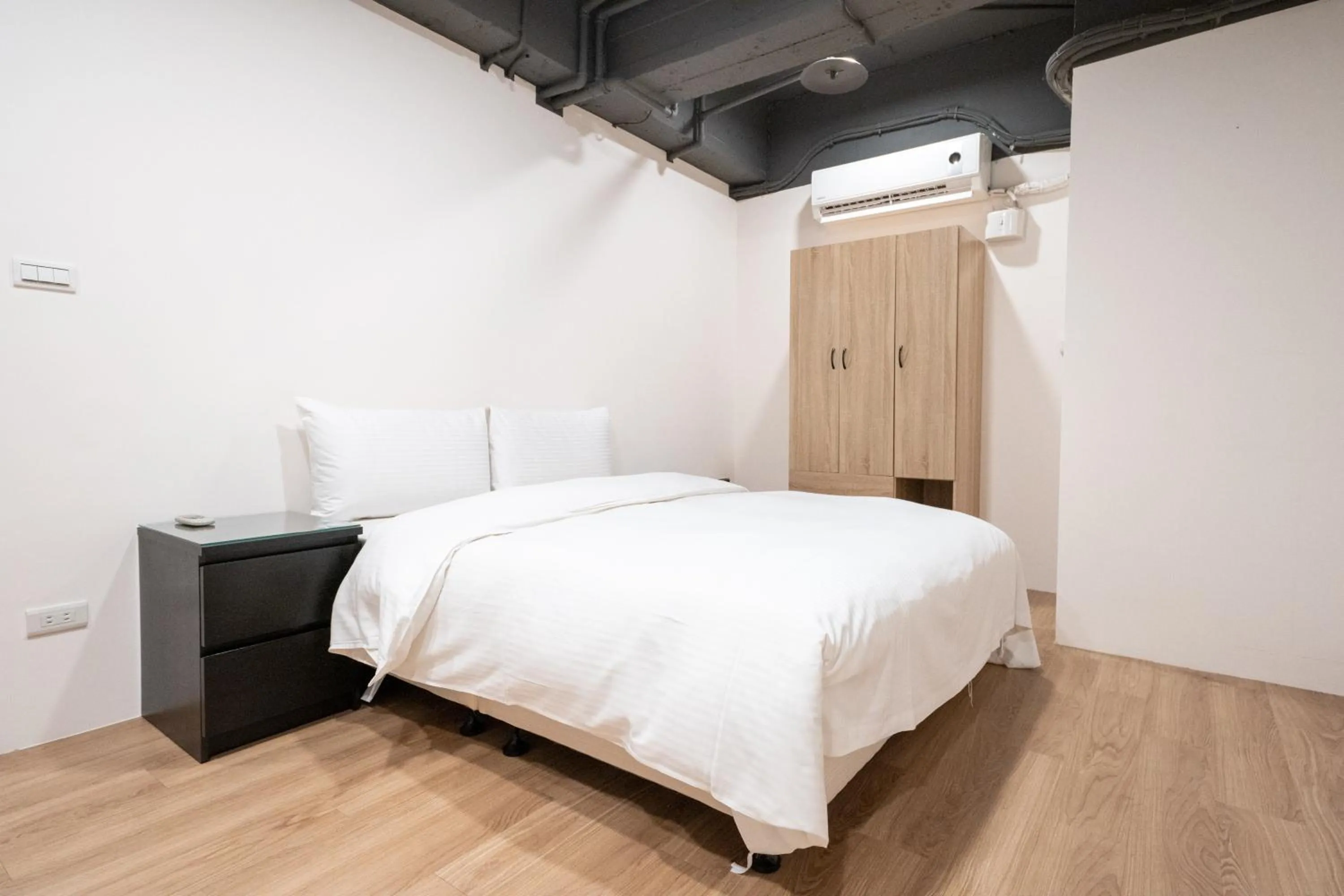 Photo of the whole room in HotelsHere - Ximen