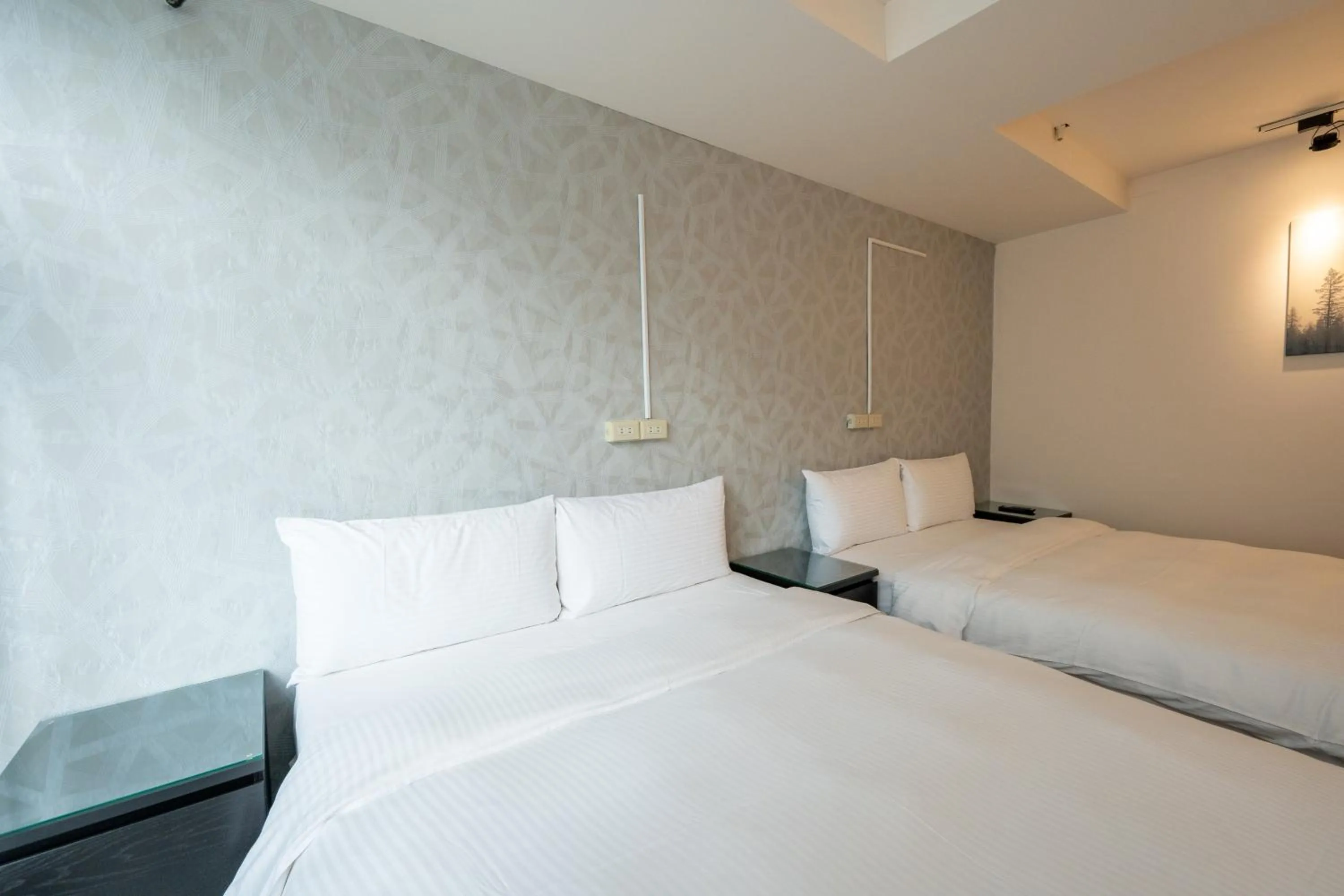 Photo of the whole room in HotelsHere - Ximen