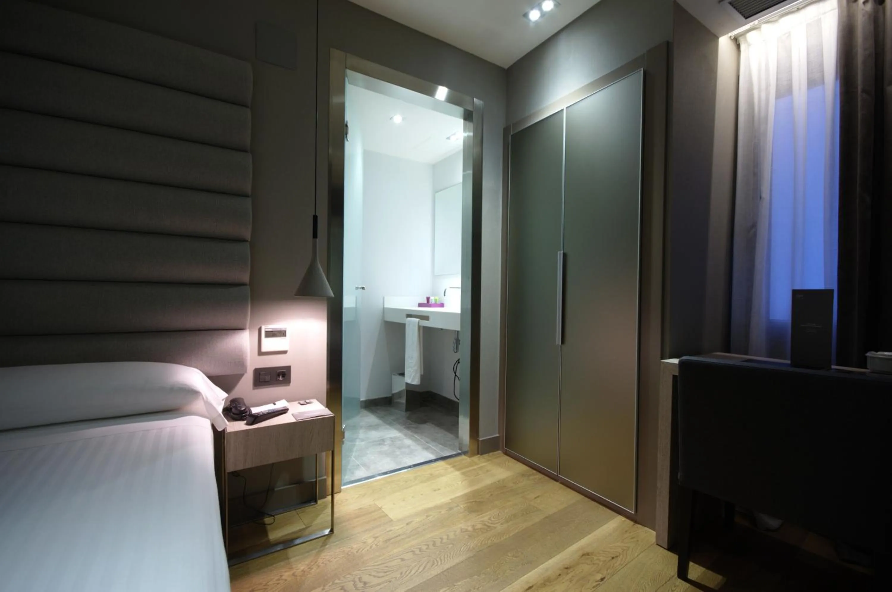 Photo of the whole room, Bed in Zenit Vigo