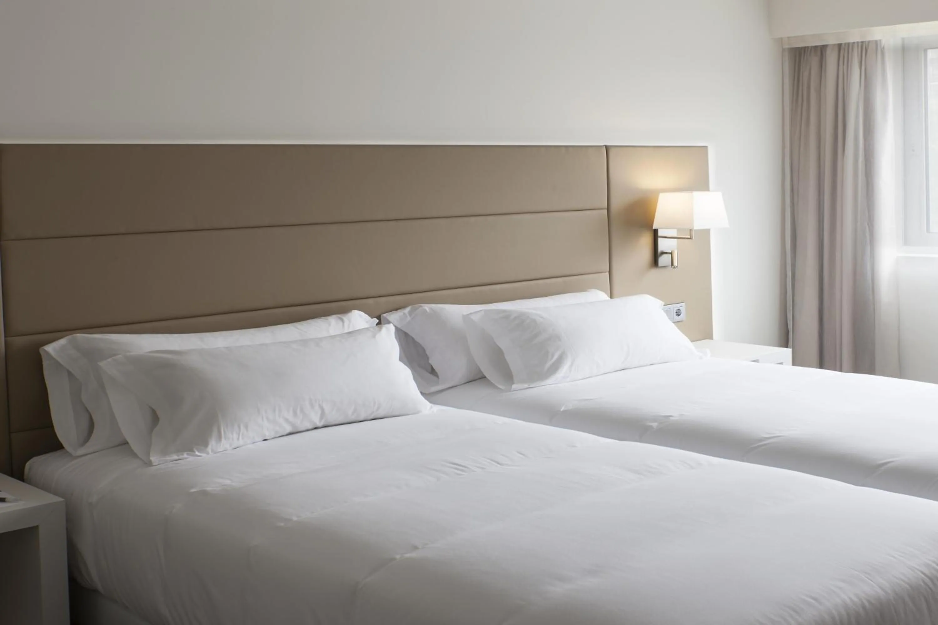 Bedroom, Bed in NH Pamplona Iruña Park