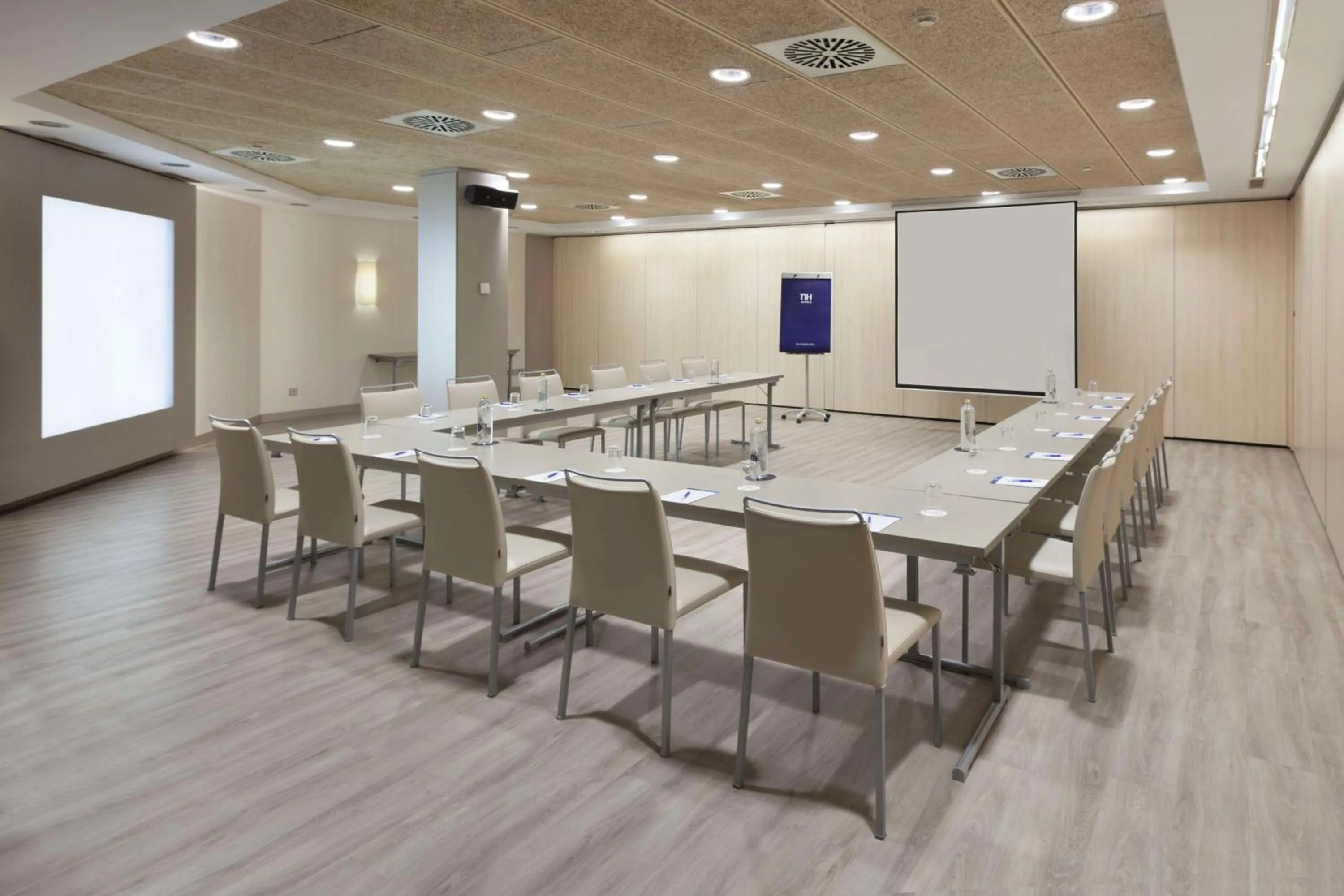 Meeting/conference room in NH Pamplona Iruña Park