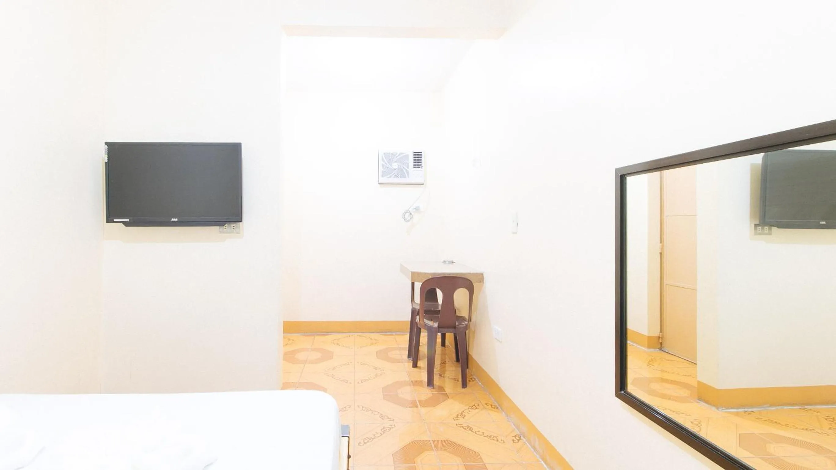 air conditioner in Golden Sunrise Hotel II by RedDoorz