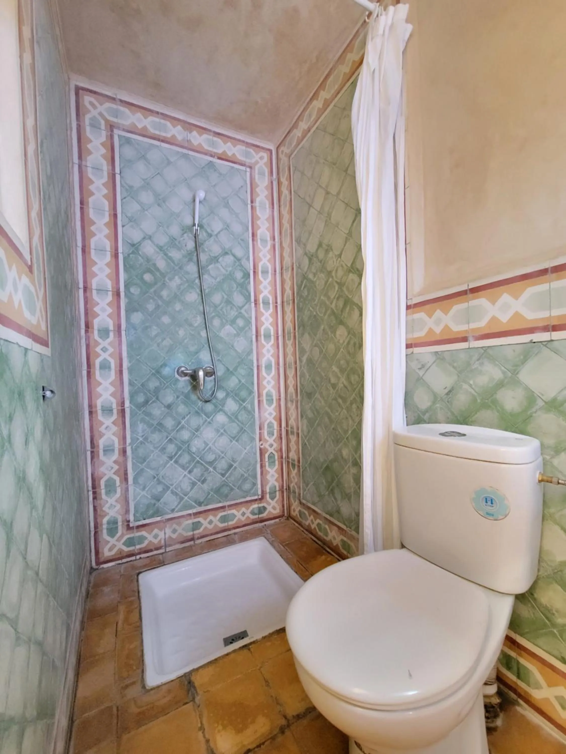 Shower in Hotel Gernika