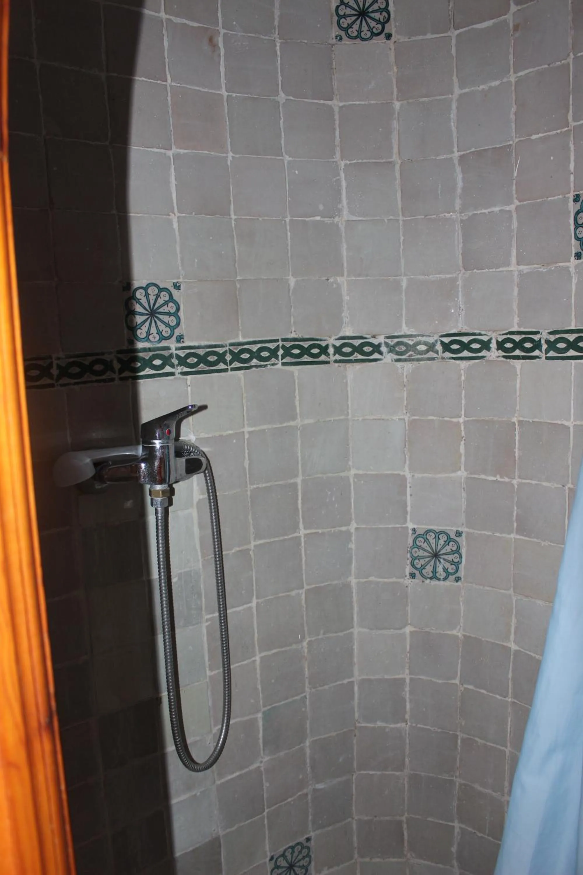 Shower in Hotel Gernika