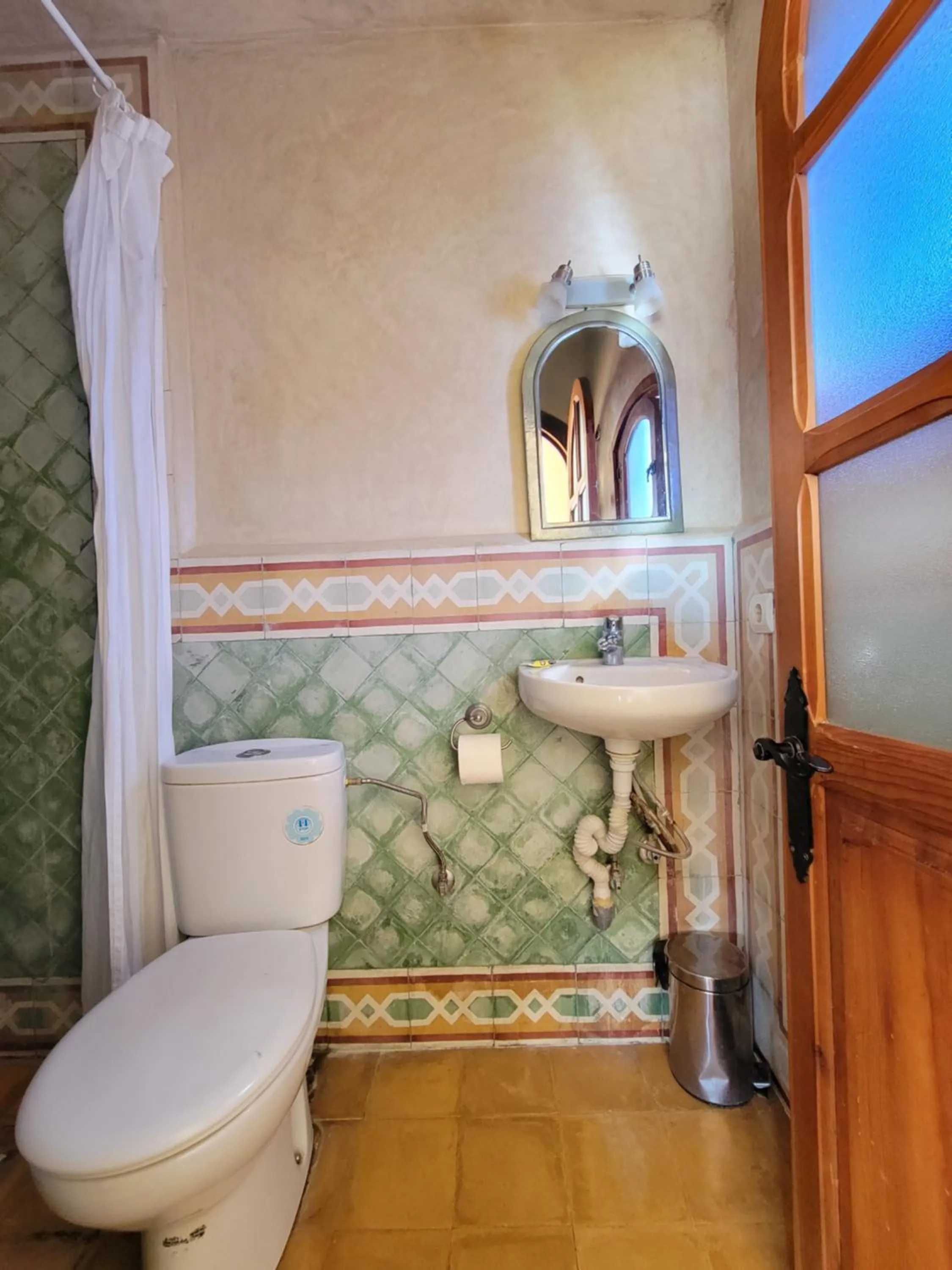 Shower in Hotel Gernika