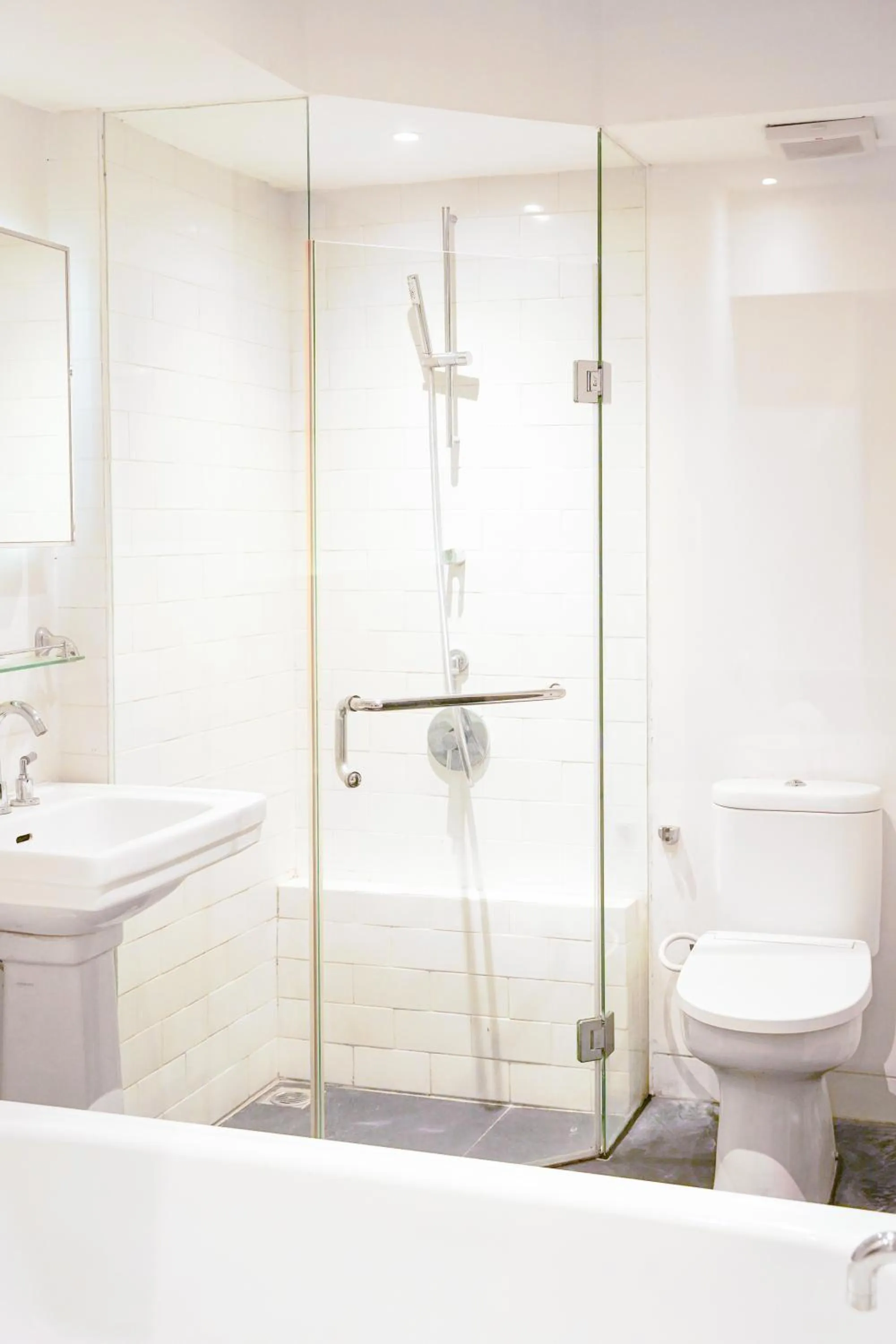 Shower in Lemansion Senopati