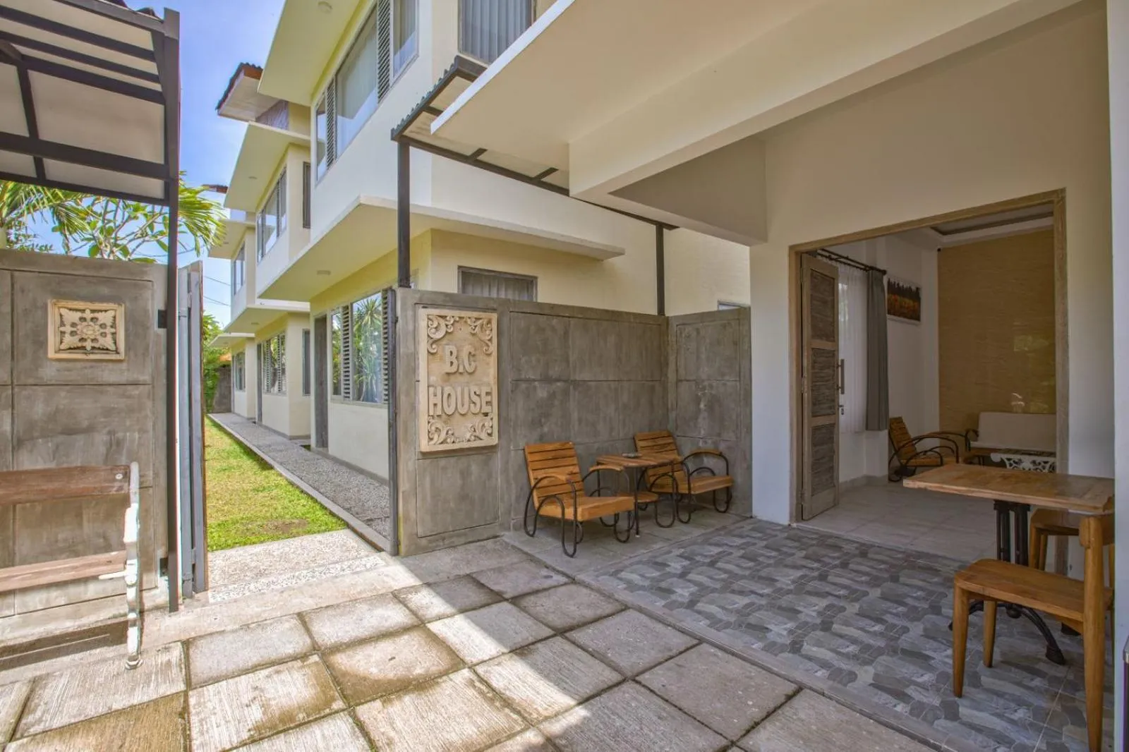 Property building in ImahBC Surfcamp