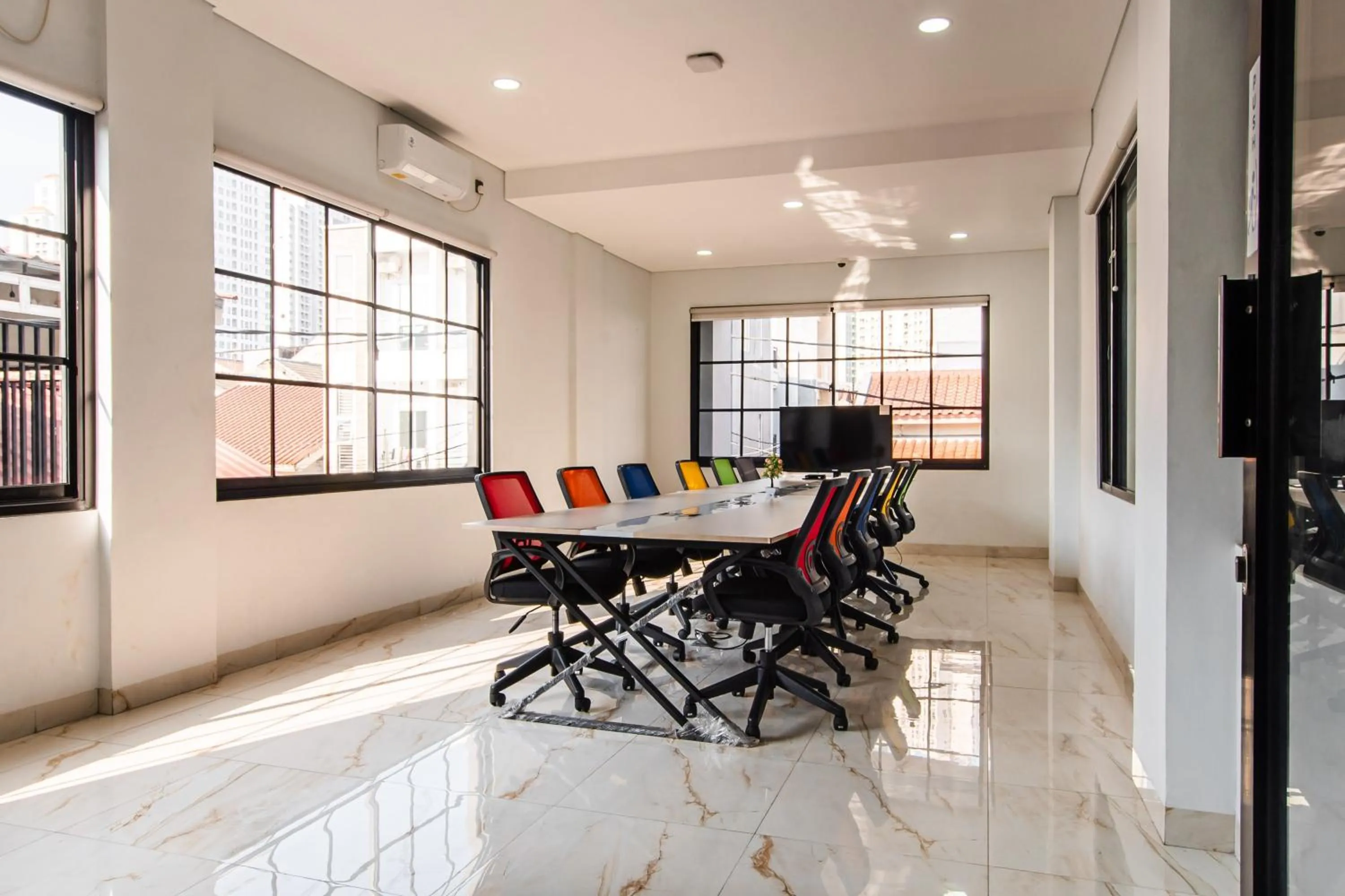 Meeting/conference room in Monggo Mampir Tanjung Duren By Reccoma