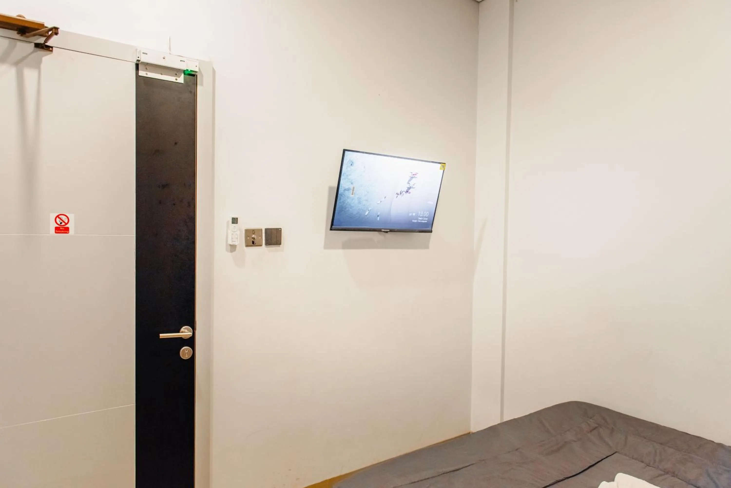 TV and multimedia in Monggo Mampir Tanjung Duren By Reccoma