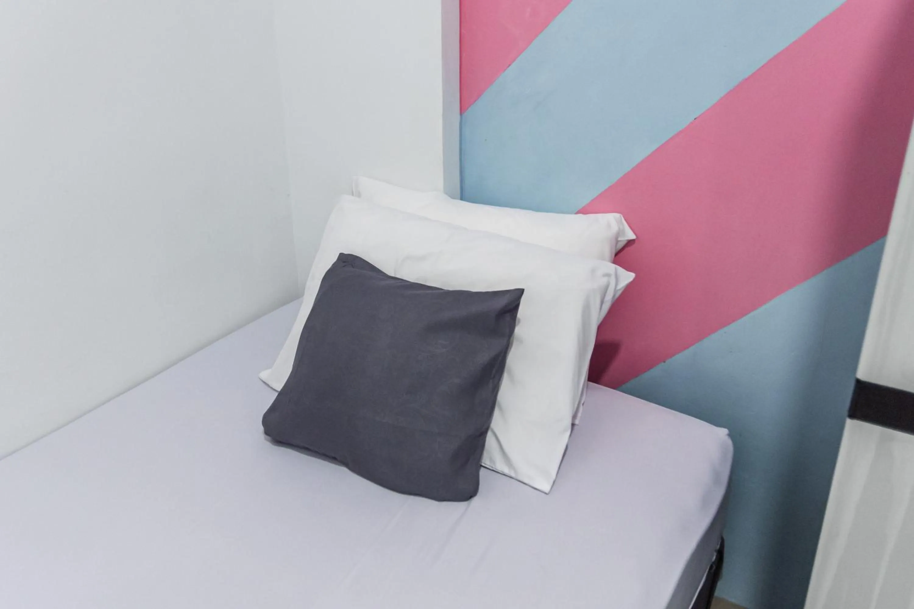 Bed in Monggo Mampir Tanjung Duren By Reccoma