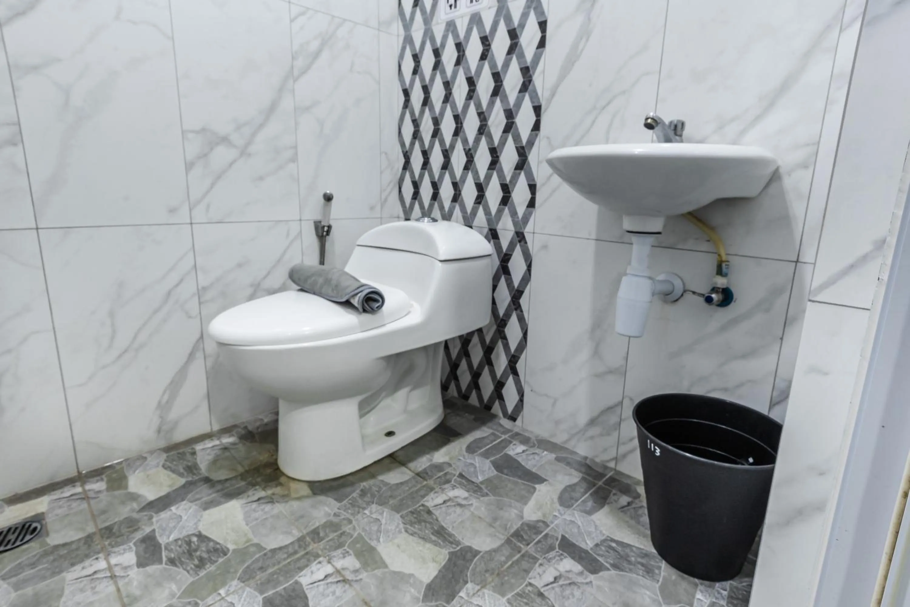 Toilet in Monggo Mampir Tanjung Duren By Reccoma