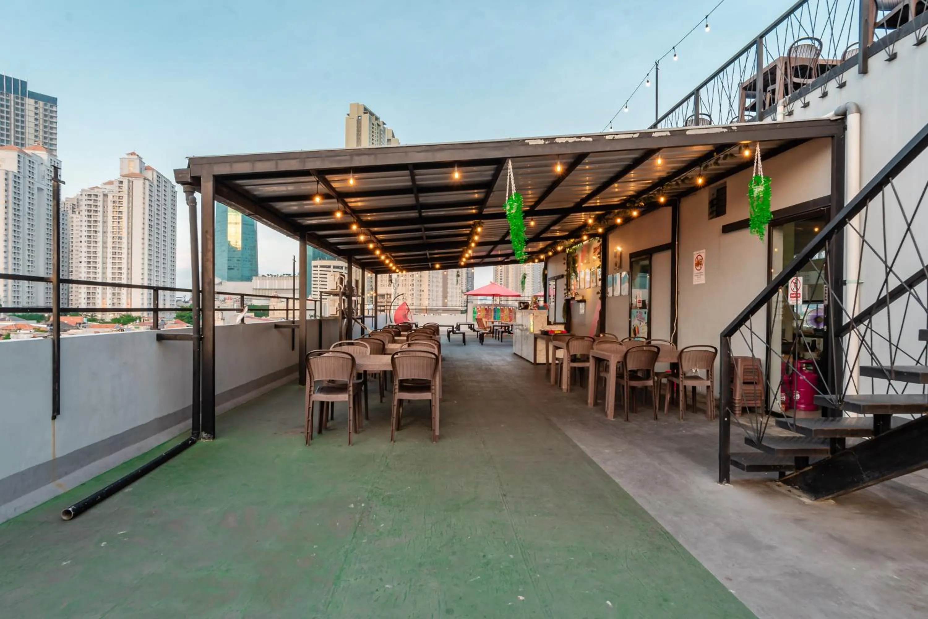 Patio in Monggo Mampir Tanjung Duren By Reccoma