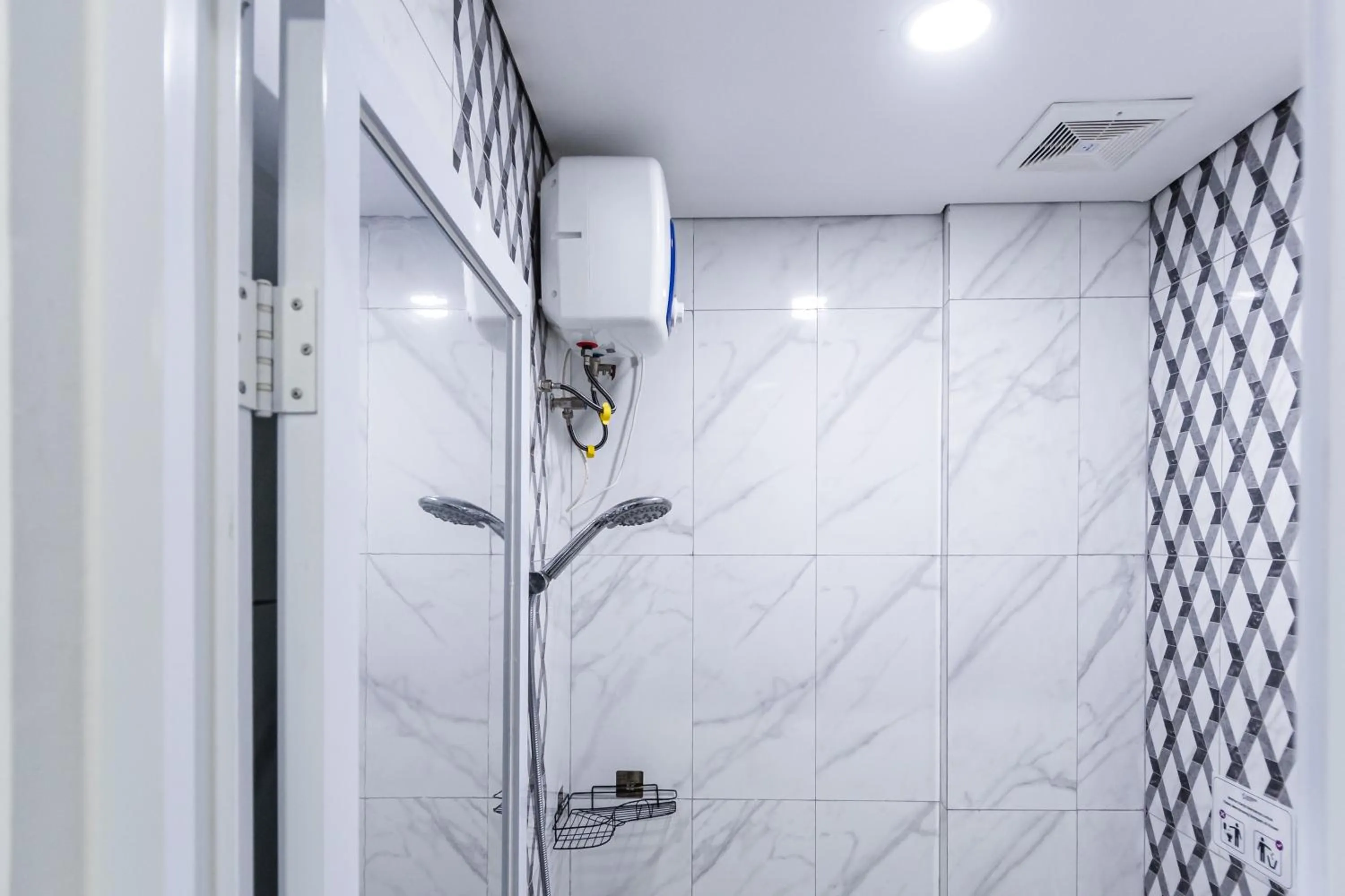 Shower in Monggo Mampir Tanjung Duren By Reccoma