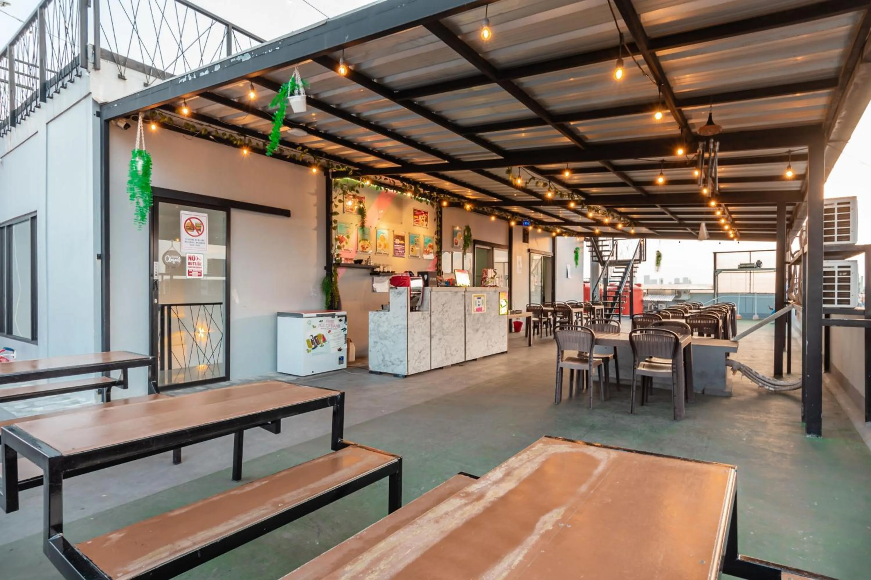 Patio in Monggo Mampir Tanjung Duren By Reccoma