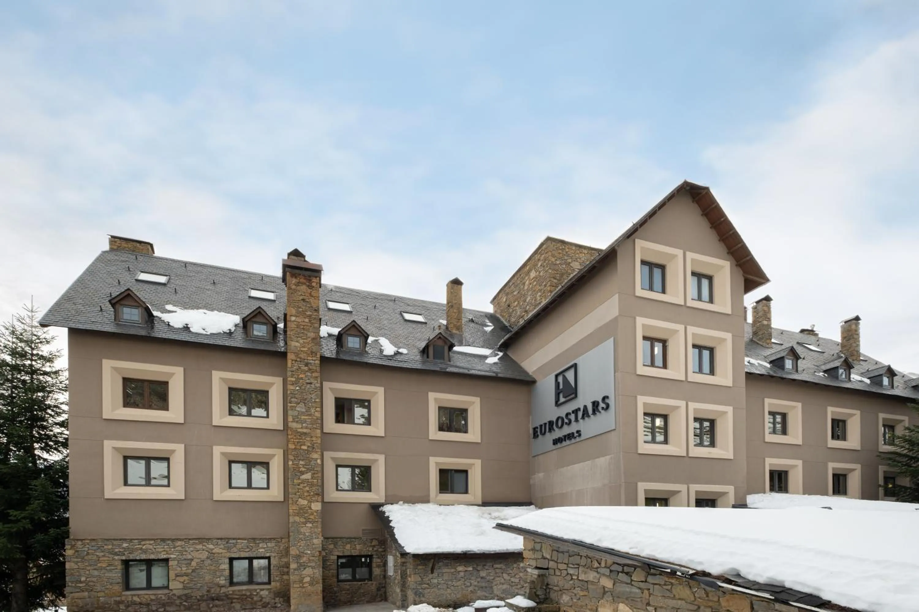 Property building in Eurostars Royal Tanau