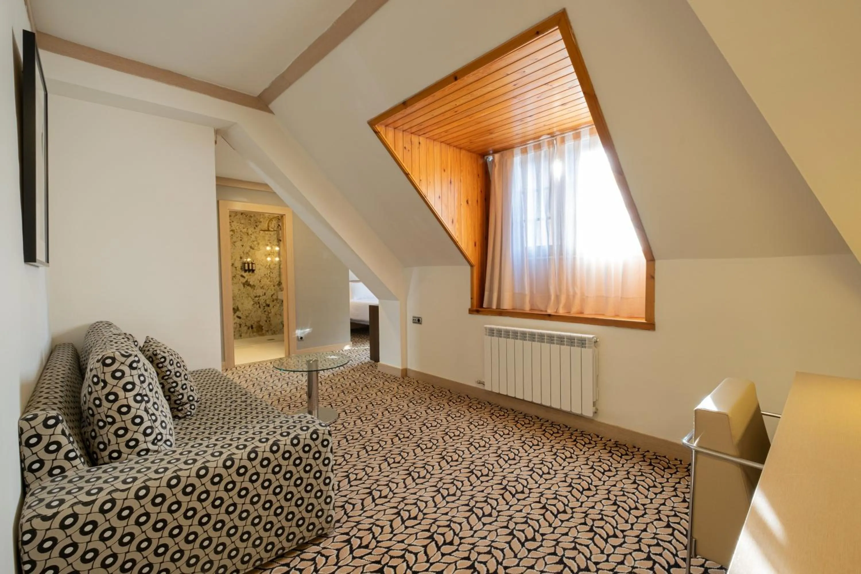 Seating area, Bed in Eurostars Royal Tanau