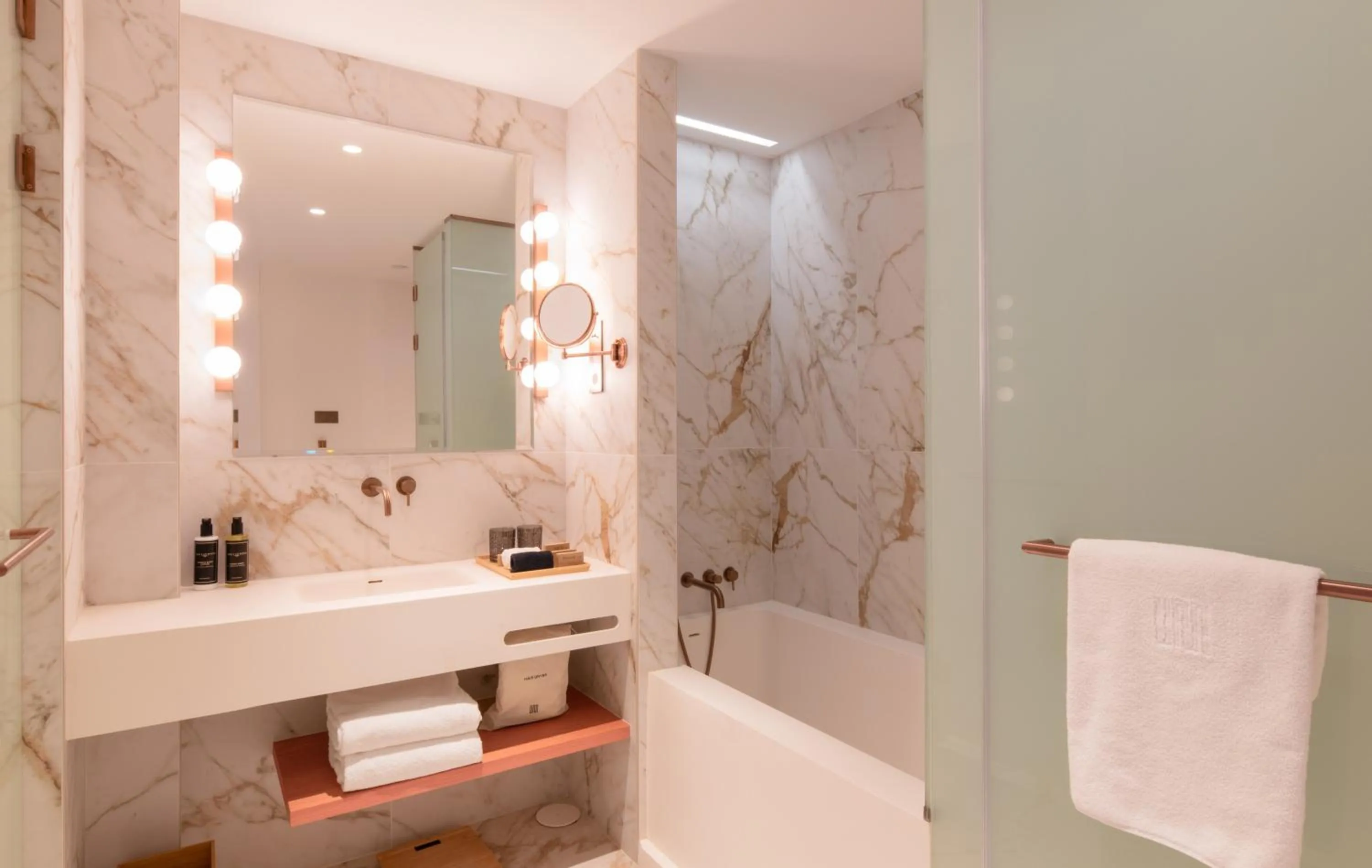 Shower in UMusic Hotel Madrid