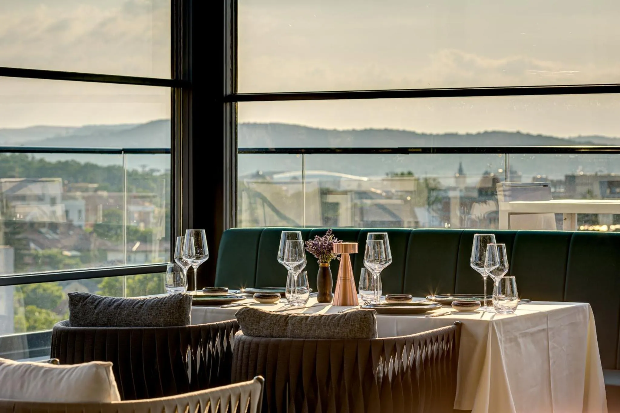 Restaurant/places to eat in Hotel Vibre