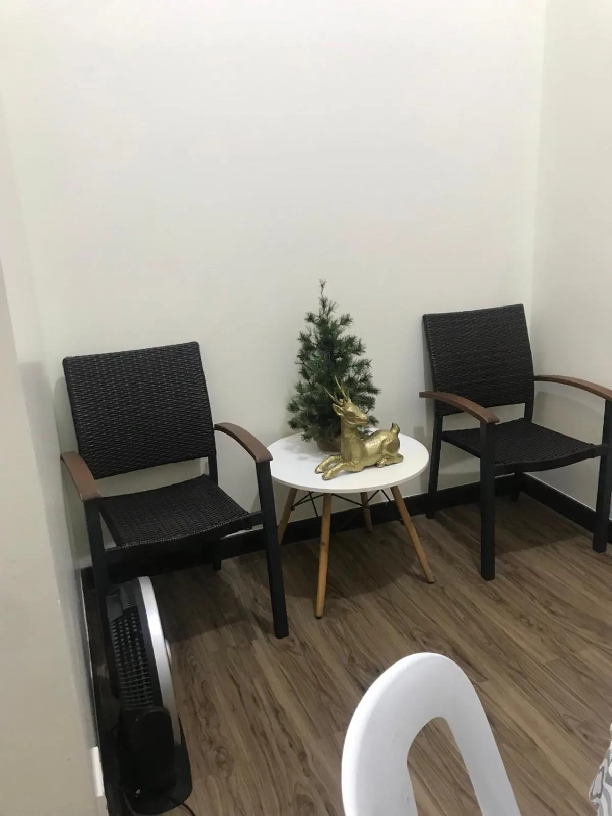 Seating area in BRISTLE RIDGE CONDOMINIUM