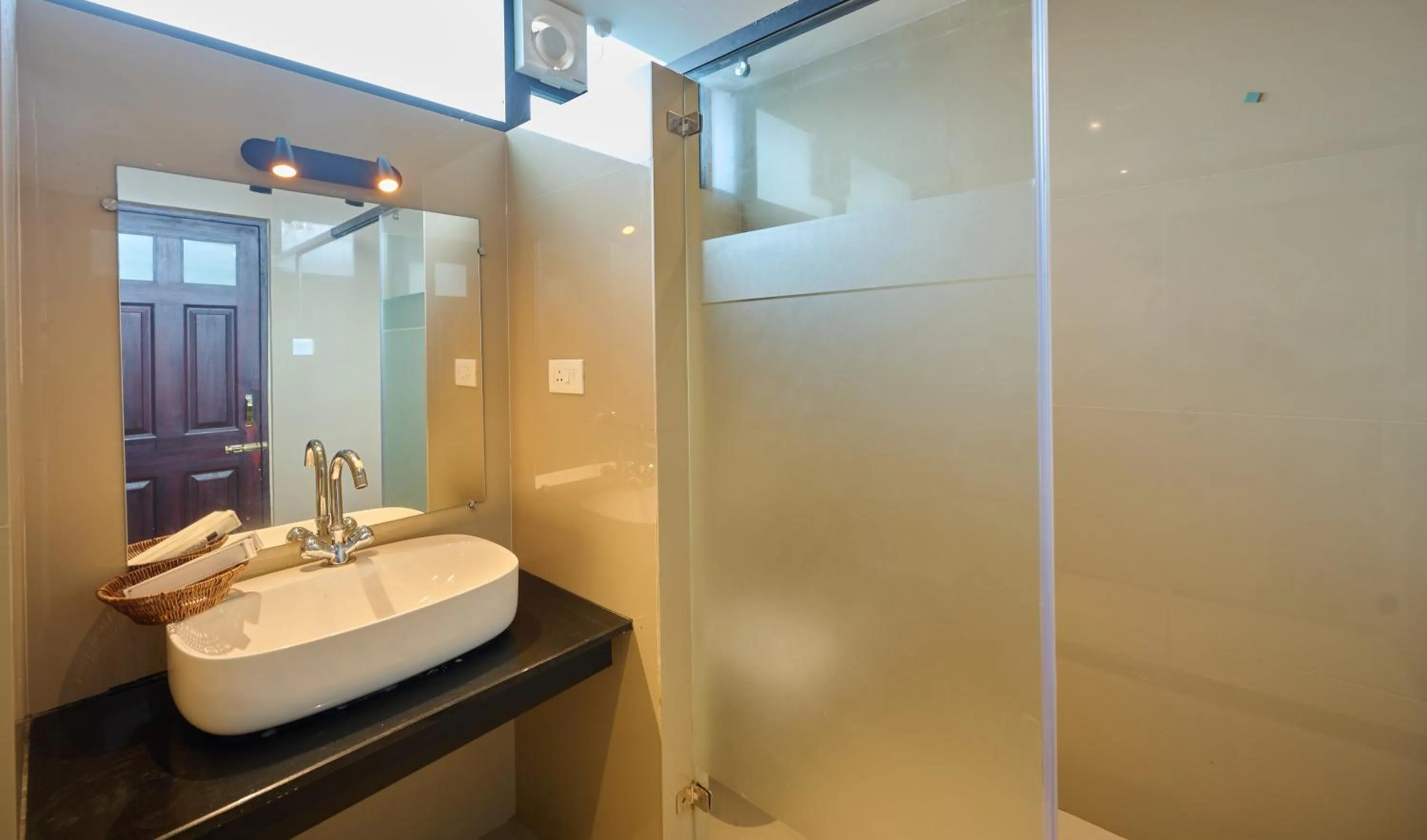 Shower in Thekkady Gavi Suites