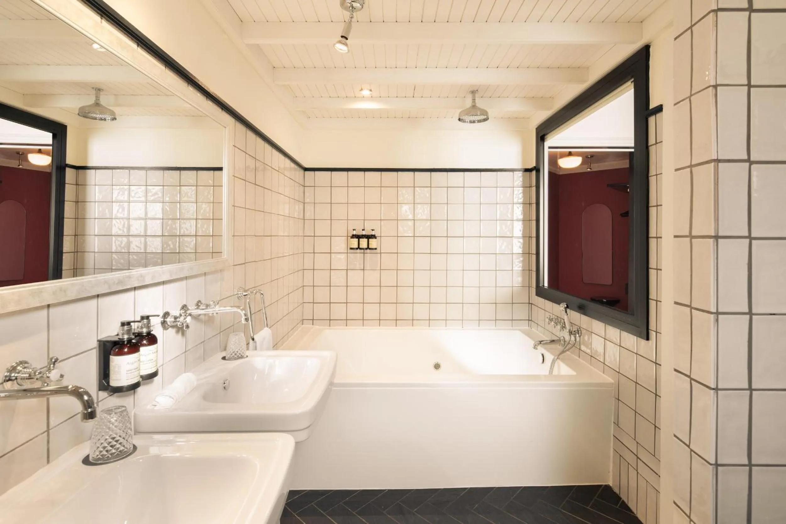 Hot Spring Bath in La França Travellers Adults Only