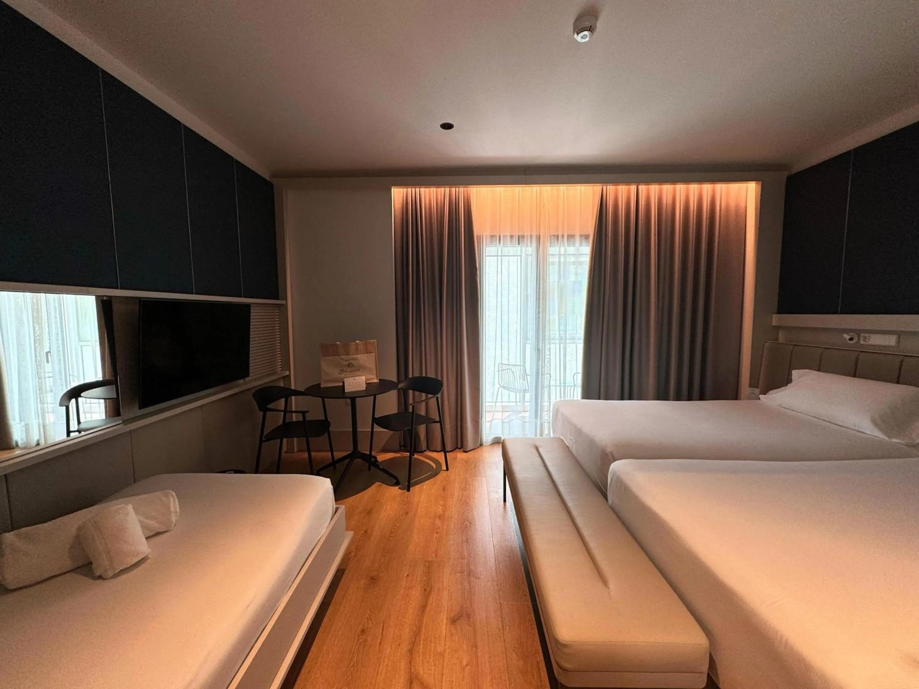 Photo of the whole room, Bed in Hotel Bécquer