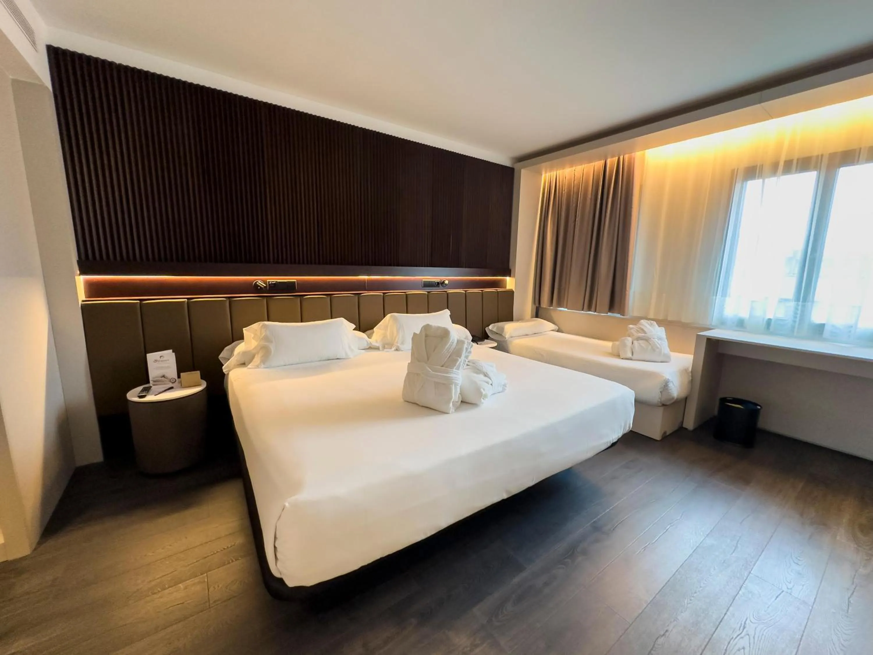 Photo of the whole room, Bed in Hotel Bécquer