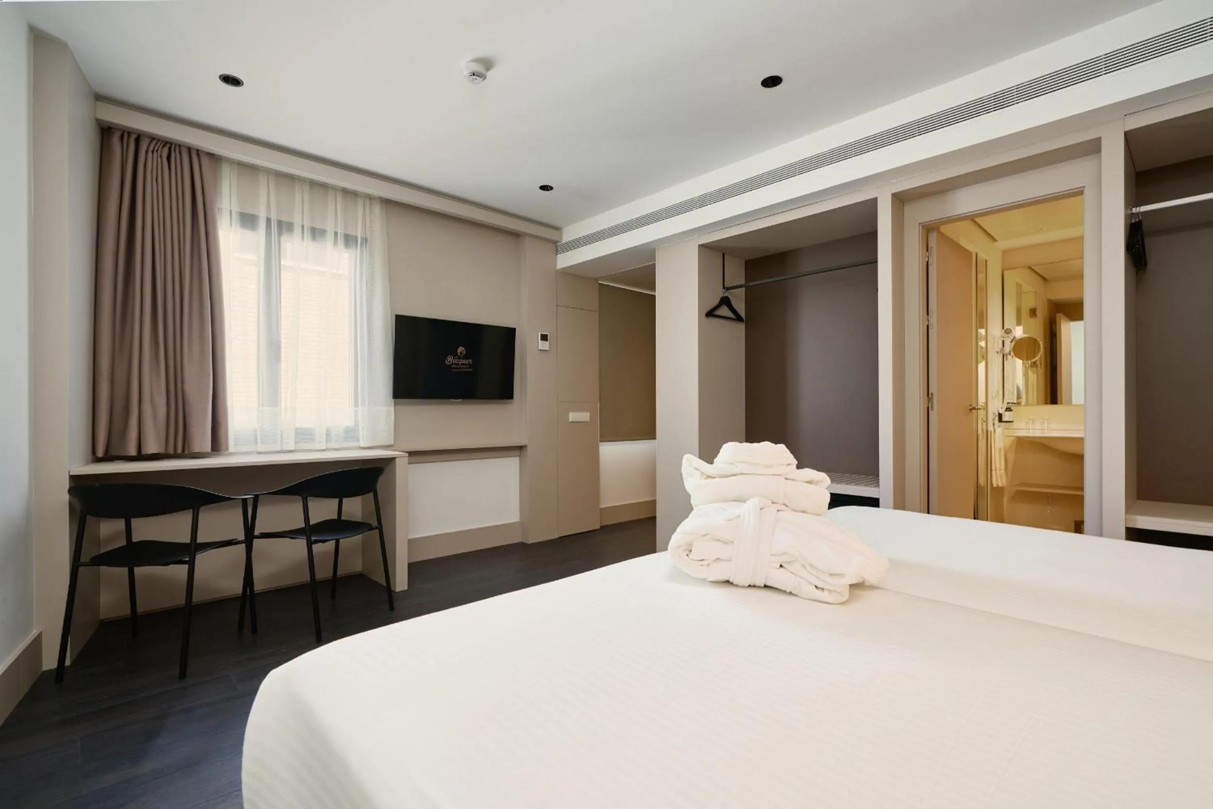 Photo of the whole room, Bed in Hotel Bécquer