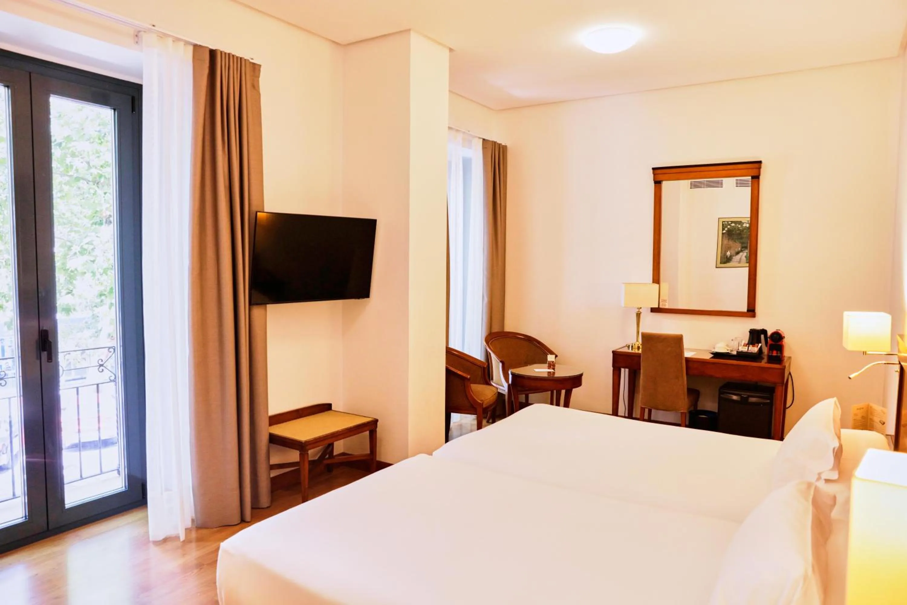 Photo of the whole room, Bed in Hotel Bécquer