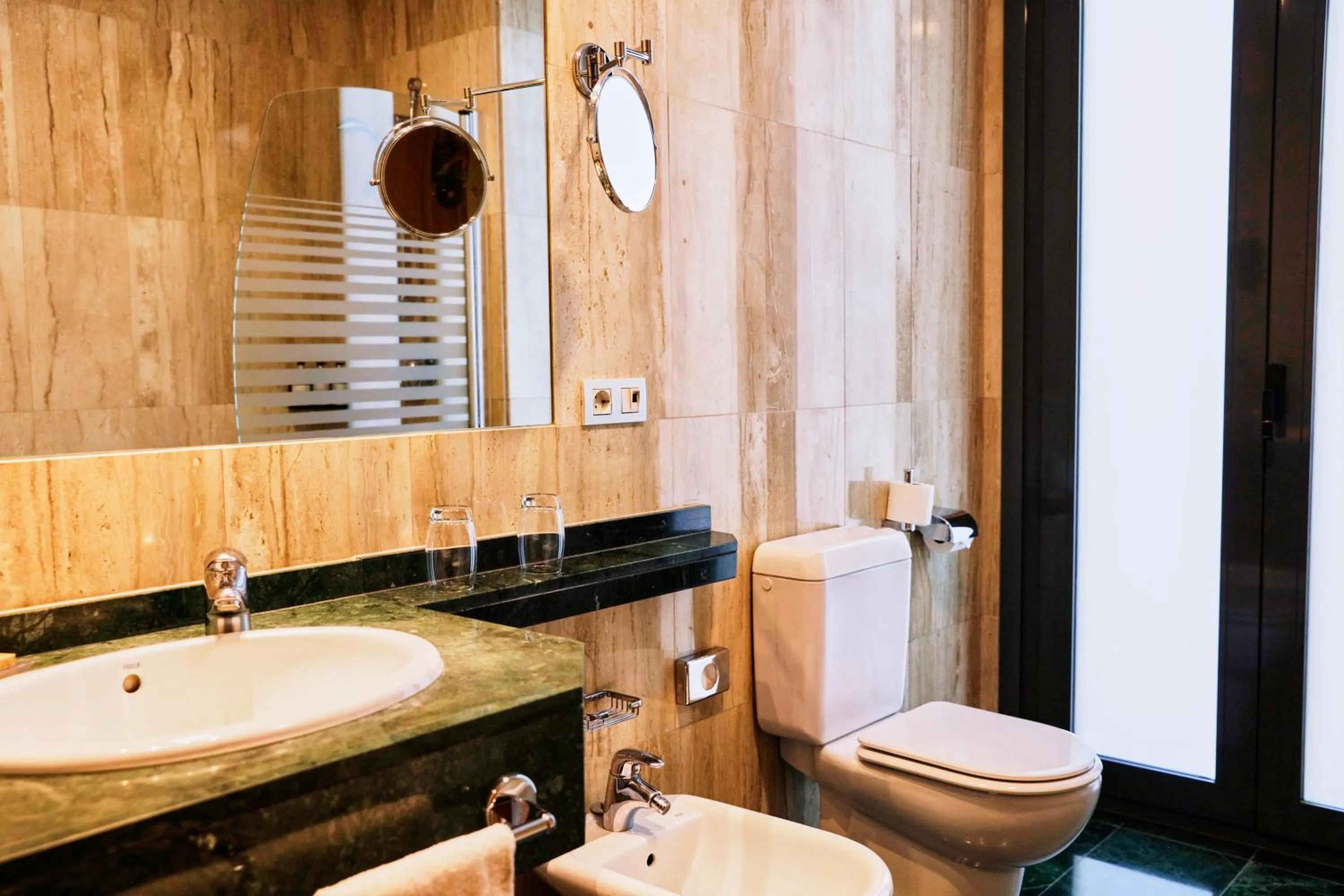 Bathroom in Hotel Bécquer