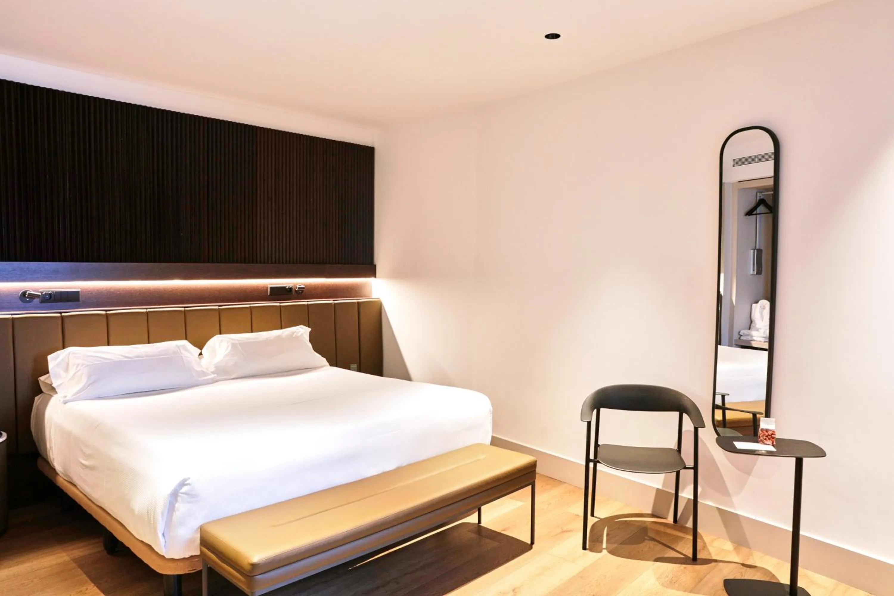 Photo of the whole room, Bed in Hotel Bécquer