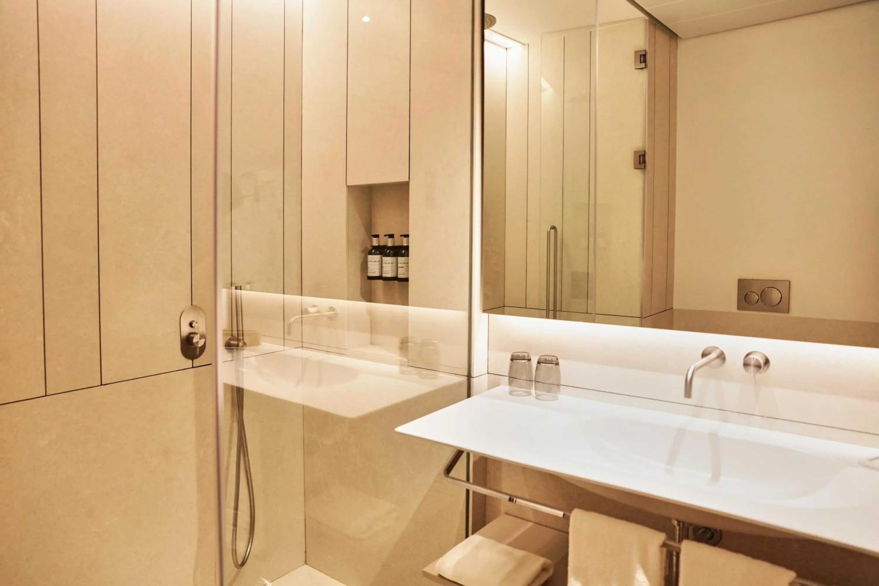 Bathroom in Hotel Bécquer