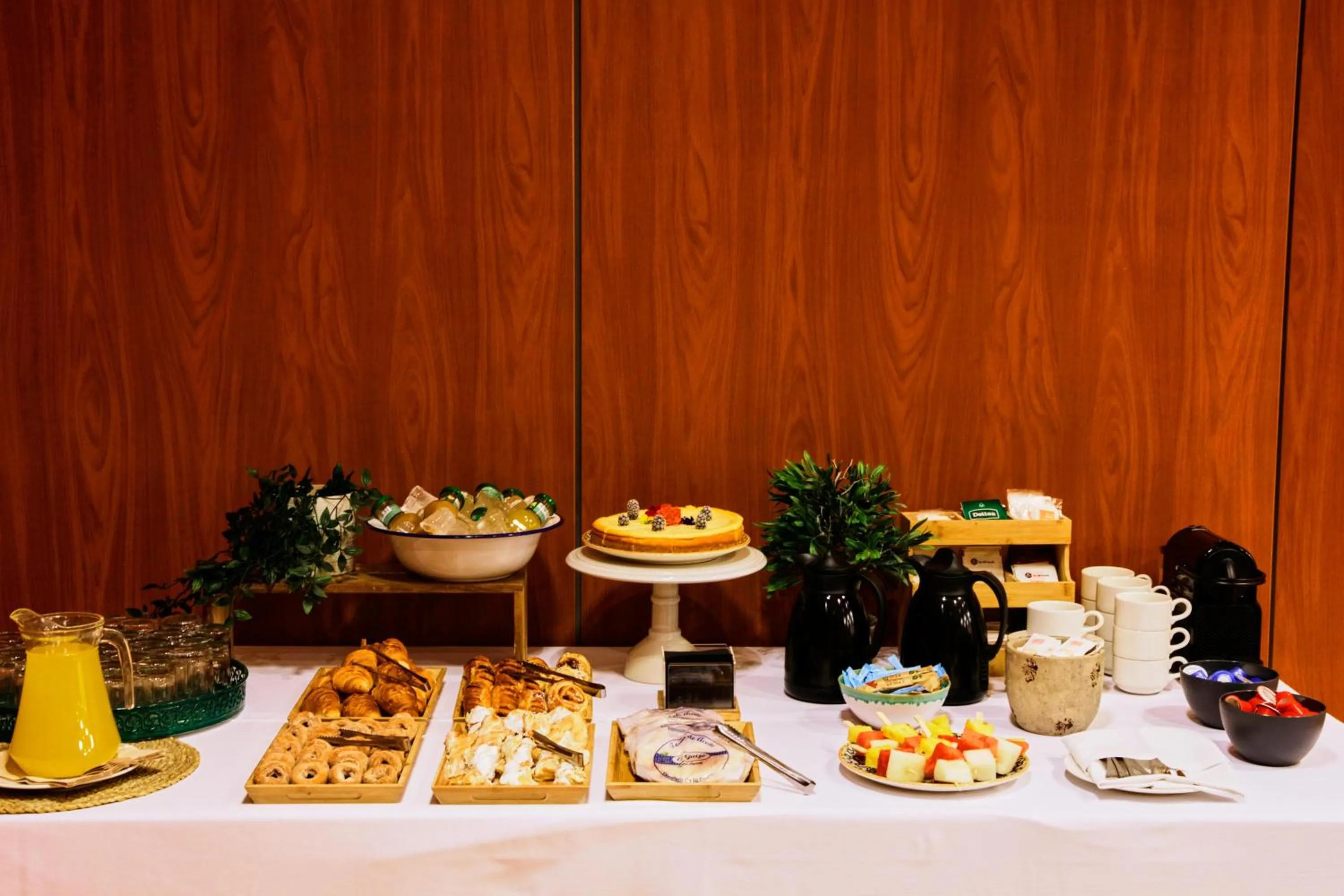 Restaurant/places to eat in Hotel Bécquer